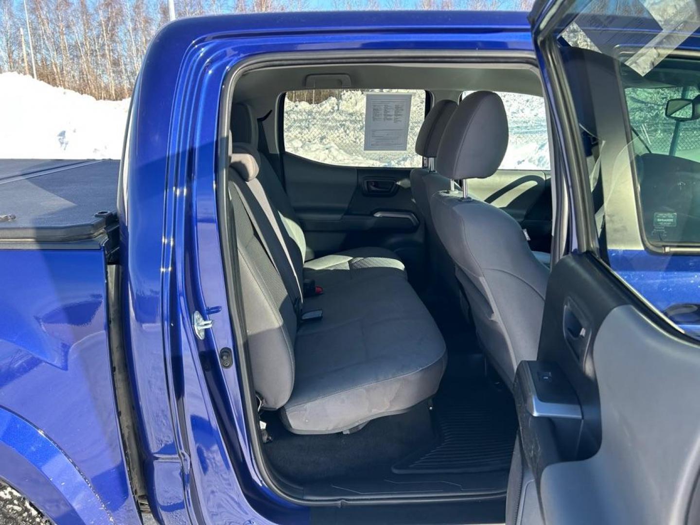 2022 BLUE TOYOTA TACOMA DOUBLE CAB (3TMCZ5AN6NM) with an 3.5L engine, Automatic transmission, located at 2525 S. Cushman, Fairbanks, AK, 99701, (907) 452-5707, 64.824036, -147.712311 - Photo#5
