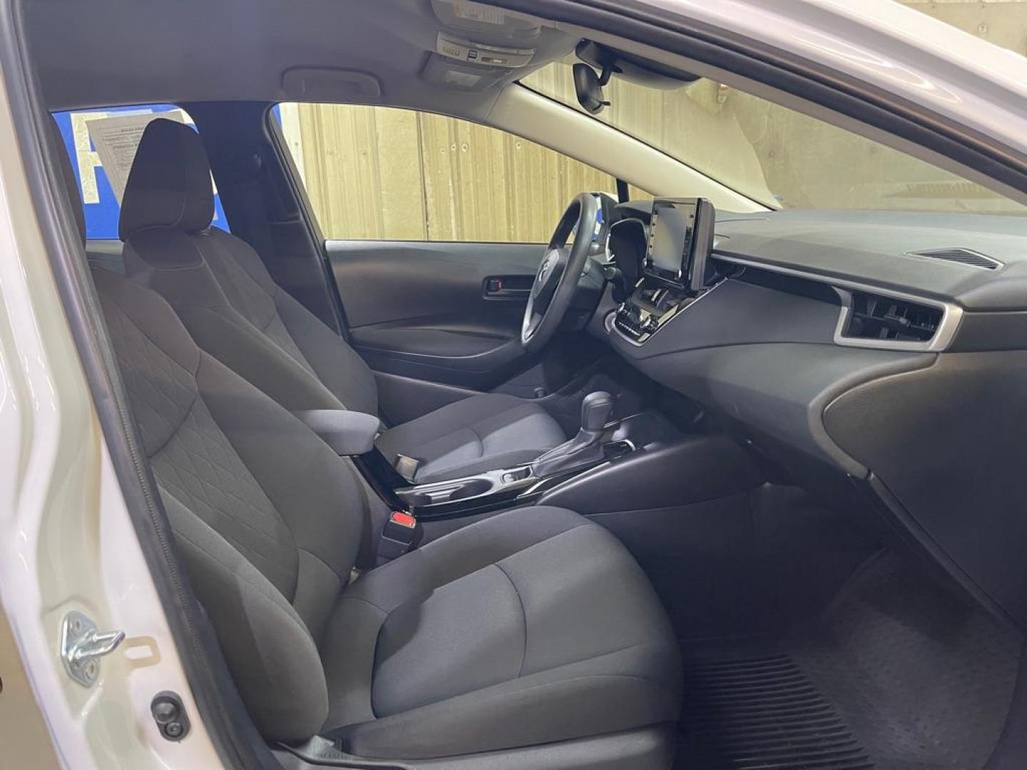 2022 WHITE TOYOTA COROLLA LE LE (JTDEPMAE7N3) with an 1.8L engine, Continuously Variable transmission, located at 2525 S. Cushman, Fairbanks, AK, 99701, (907) 452-5707, 64.824036, -147.712311 - Photo#3