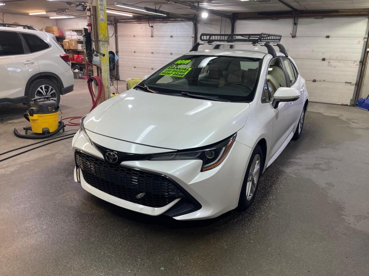 2019 WHITE TOYOTA COROLLA SE SE (JTNK4RBE1K3) with an 2.0L engine, Continuously Variable transmission, located at 2525 S. Cushman, Fairbanks, AK, 99701, (907) 452-5707, 64.824036, -147.712311 - Photo#1