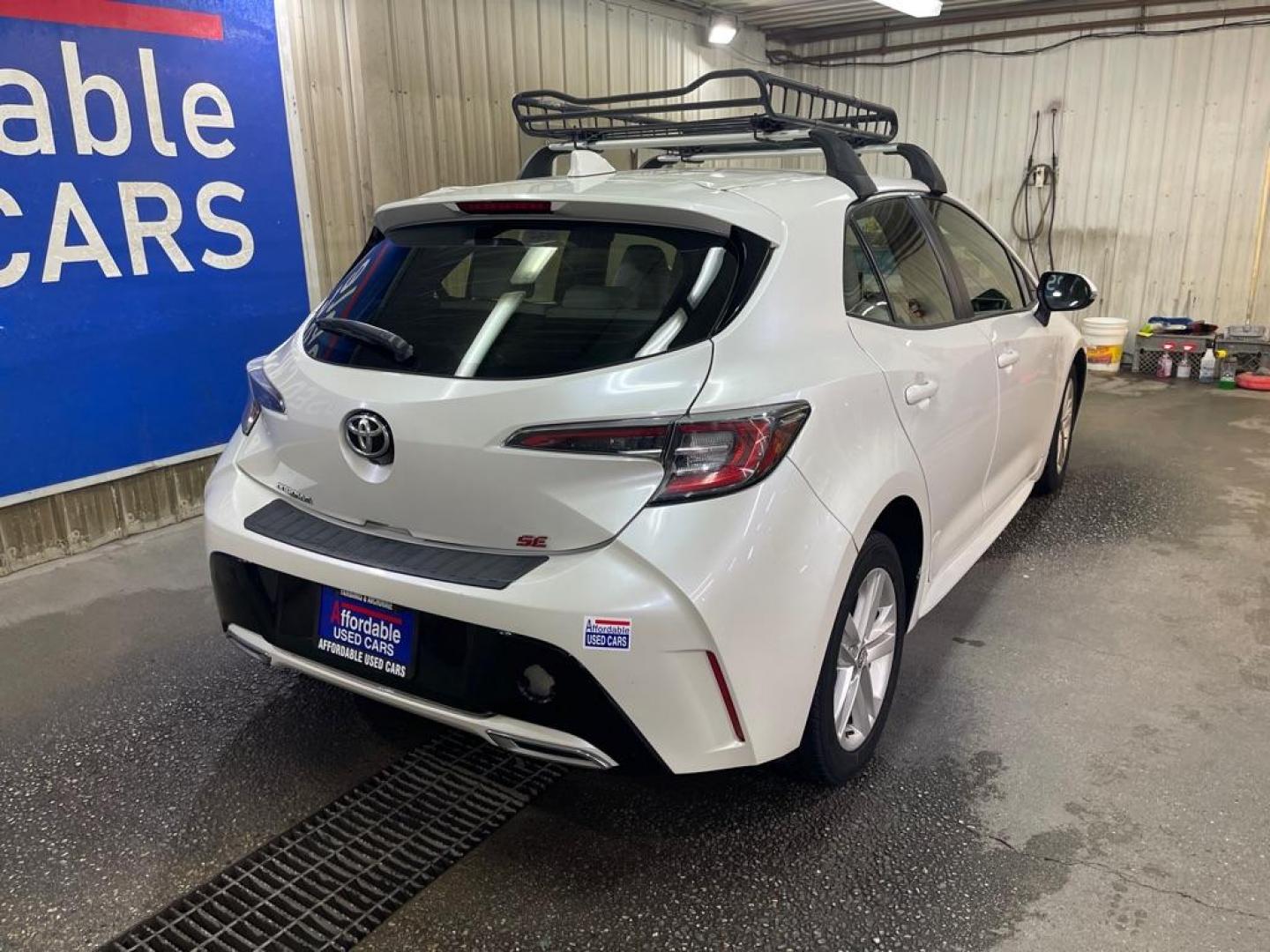 2019 WHITE TOYOTA COROLLA SE SE (JTNK4RBE1K3) with an 2.0L engine, Continuously Variable transmission, located at 2525 S. Cushman, Fairbanks, AK, 99701, (907) 452-5707, 64.824036, -147.712311 - Photo#2