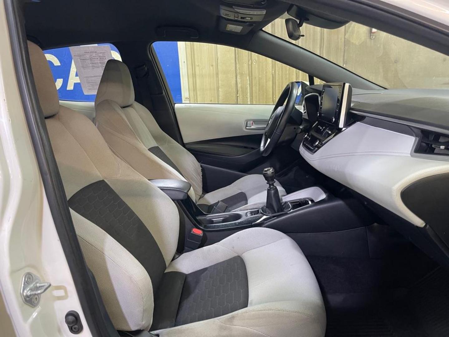 2019 WHITE TOYOTA COROLLA SE SE (JTNK4RBE1K3) with an 2.0L engine, Continuously Variable transmission, located at 2525 S. Cushman, Fairbanks, AK, 99701, (907) 452-5707, 64.824036, -147.712311 - Photo#3