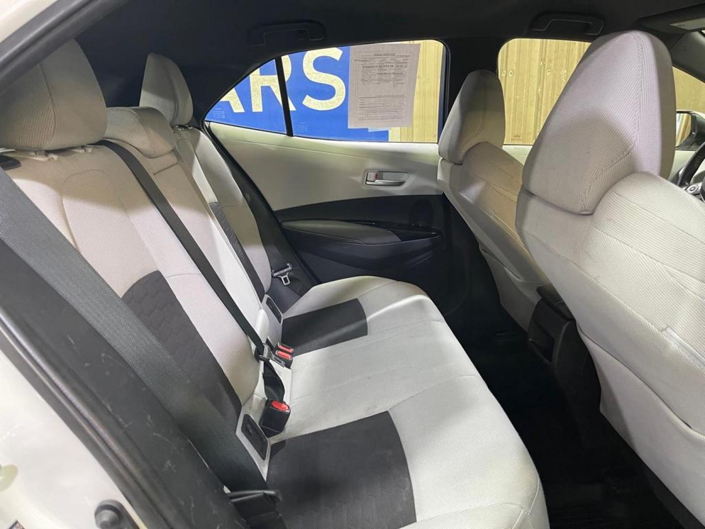 2019 WHITE TOYOTA COROLLA SE SE (JTNK4RBE1K3) with an 2.0L engine, Continuously Variable transmission, located at 2525 S. Cushman, Fairbanks, AK, 99701, (907) 452-5707, 64.824036, -147.712311 - Photo#4