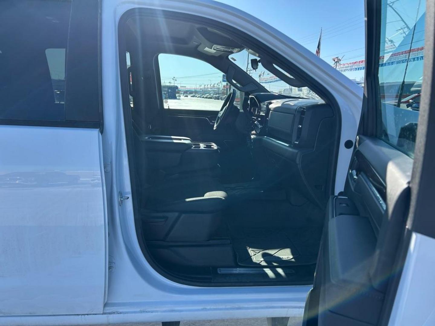 2024 WHITE CHEVROLET SILVERADO 3500 LT (1GC4YTEYXRF) with an 6.6L engine, Automatic transmission, located at 2525 S. Cushman, Fairbanks, AK, 99701, (907) 452-5707, 64.824036, -147.712311 - Photo#4