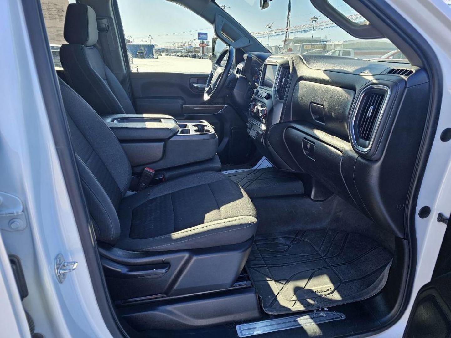 2023 WHITE CHEVROLET SILVERADO 2500 HEAVY DUTY LT (1GC4YNEYXPF) with an 6.6L engine, Automatic transmission, located at 2525 S. Cushman, Fairbanks, AK, 99701, (907) 452-5707, 64.824036, -147.712311 - Photo#3