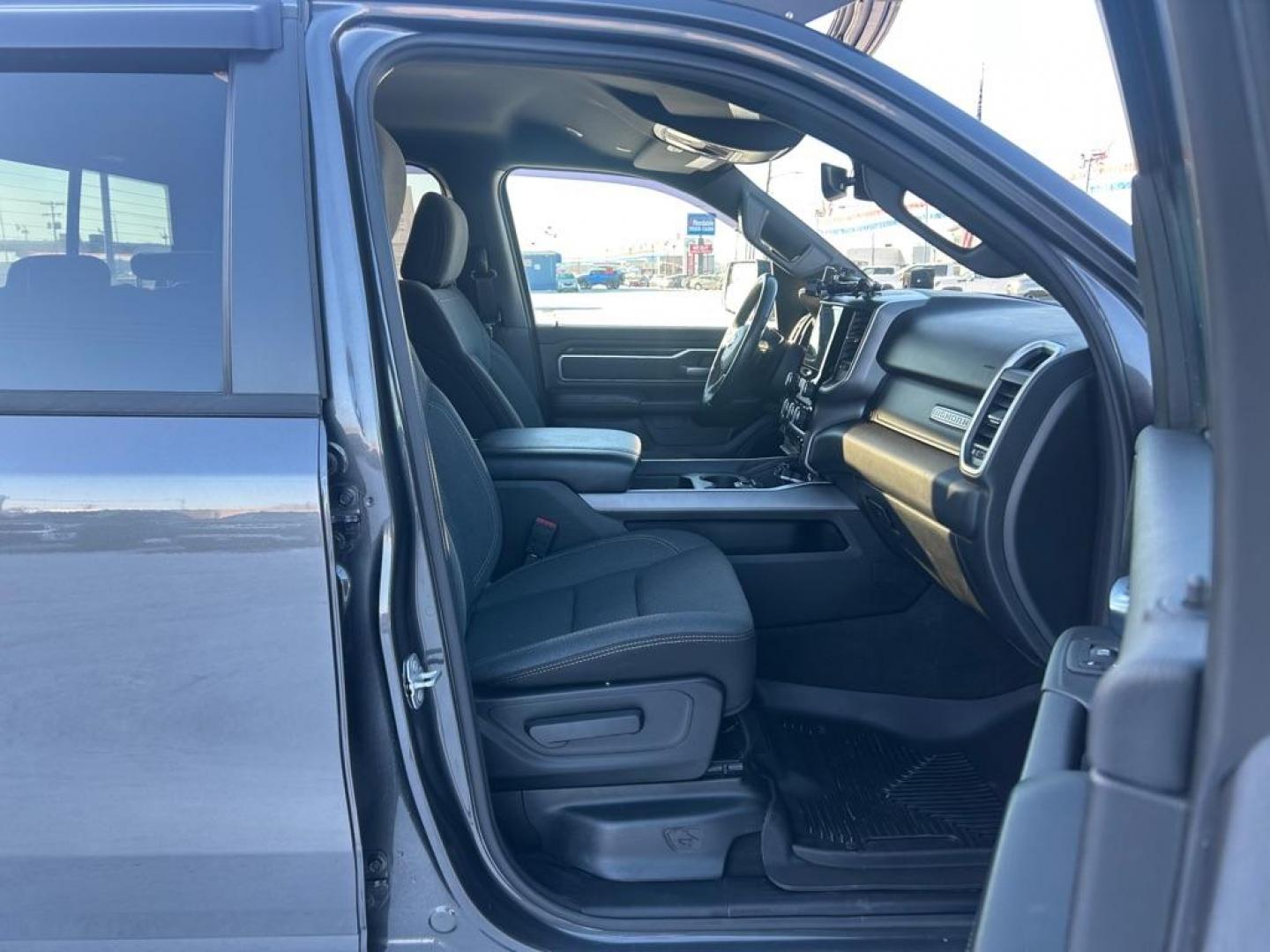 2022 BLACK RAM 1500 BIG HORN/LONE STAR (1C6SRFBTXNN) with an 5.7L engine, Automatic transmission, located at 2525 S. Cushman, Fairbanks, AK, 99701, (907) 452-5707, 64.824036, -147.712311 - Photo#4