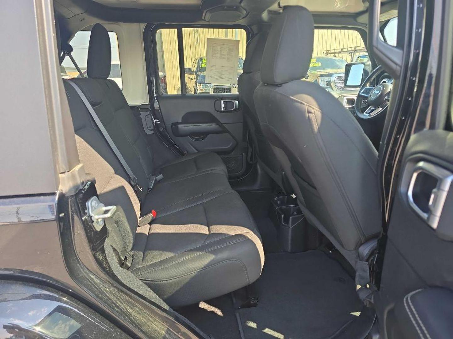 2020 BLACK JEEP WRANGLER UNLIMI SAHARA (1C4HJXEN4LW) with an 2.0L engine, Automatic transmission, located at 2525 S. Cushman, Fairbanks, AK, 99701, (907) 452-5707, 64.824036, -147.712311- Photo#3