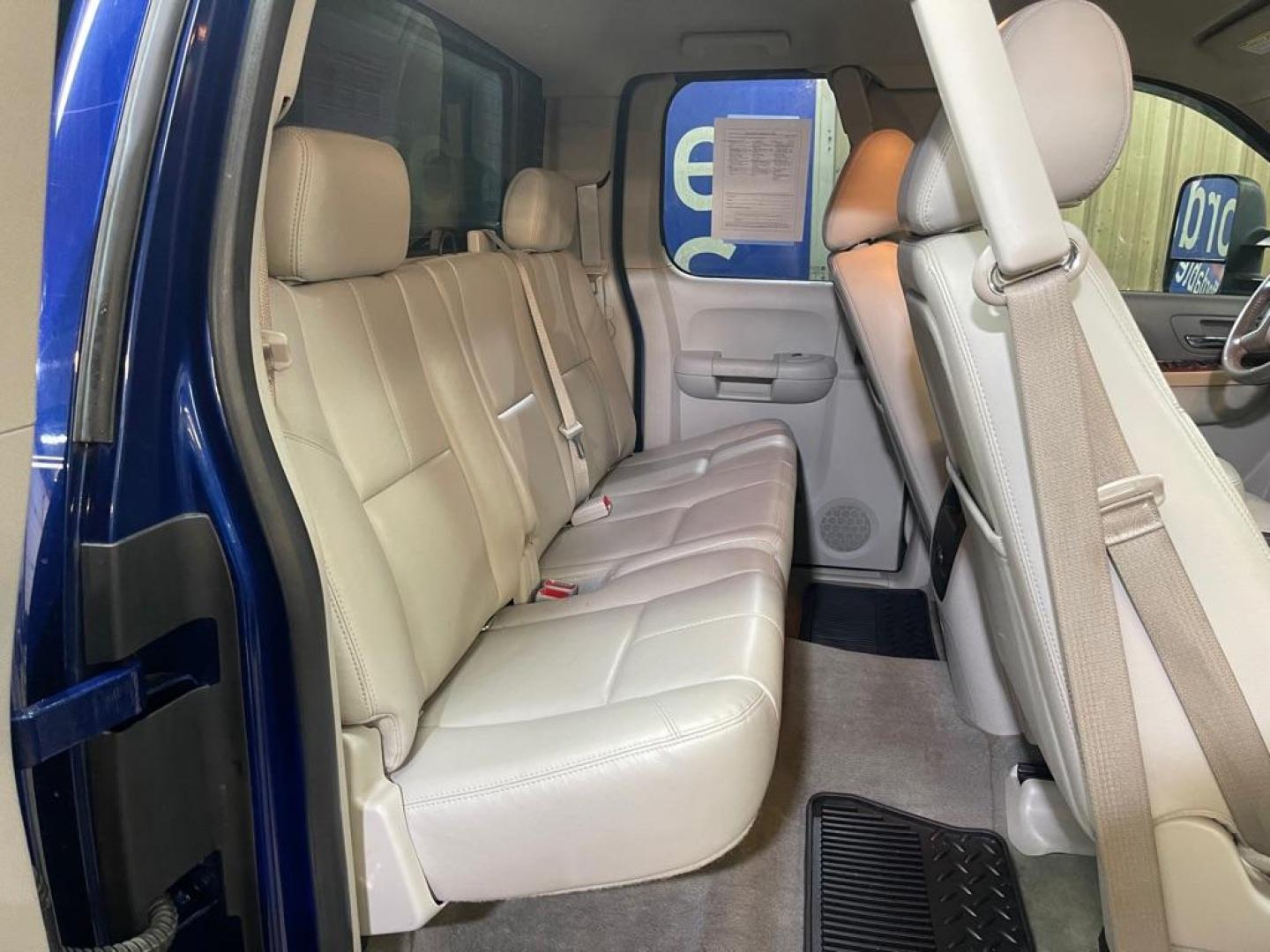 2013 BLUE GMC SIERRA DUALLY 3500 SLT (1GT524CGXDZ) with an 6.0L engine, Automatic transmission, located at 2525 S. Cushman, Fairbanks, AK, 99701, (907) 452-5707, 64.824036, -147.712311 - Photo#4