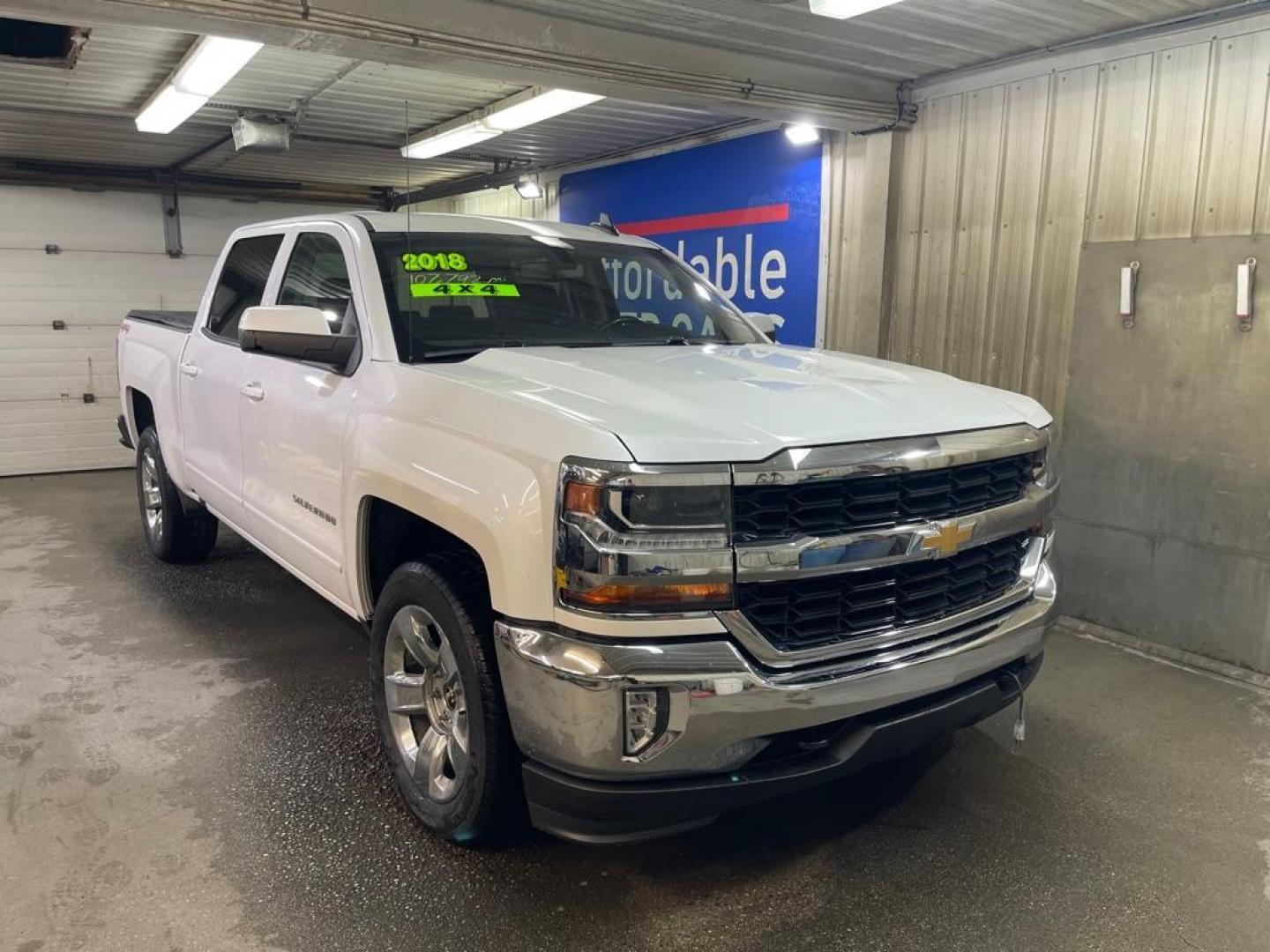 2018 WHITE CHEVROLET SILVERADO 1500 LT (3GCUKRERXJG) with an 5.3L engine, Automatic transmission, located at 2525 S. Cushman, Fairbanks, AK, 99701, (907) 452-5707, 64.824036, -147.712311 - Photo#0