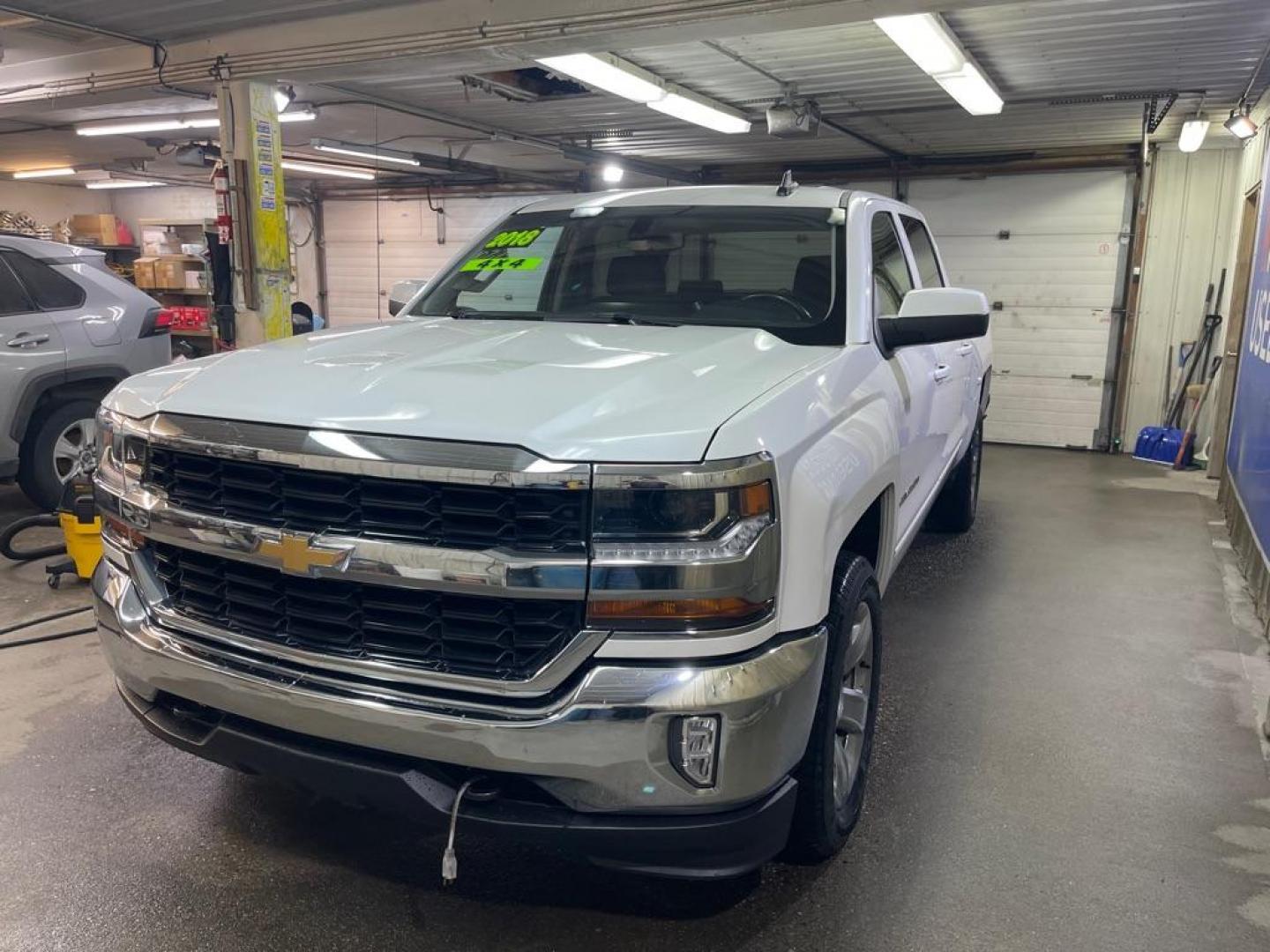 2018 WHITE CHEVROLET SILVERADO 1500 LT (3GCUKRERXJG) with an 5.3L engine, Automatic transmission, located at 2525 S. Cushman, Fairbanks, AK, 99701, (907) 452-5707, 64.824036, -147.712311 - Photo#1