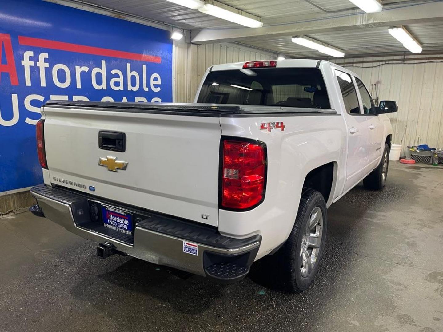 2018 WHITE CHEVROLET SILVERADO 1500 LT (3GCUKRERXJG) with an 5.3L engine, Automatic transmission, located at 2525 S. Cushman, Fairbanks, AK, 99701, (907) 452-5707, 64.824036, -147.712311 - Photo#2