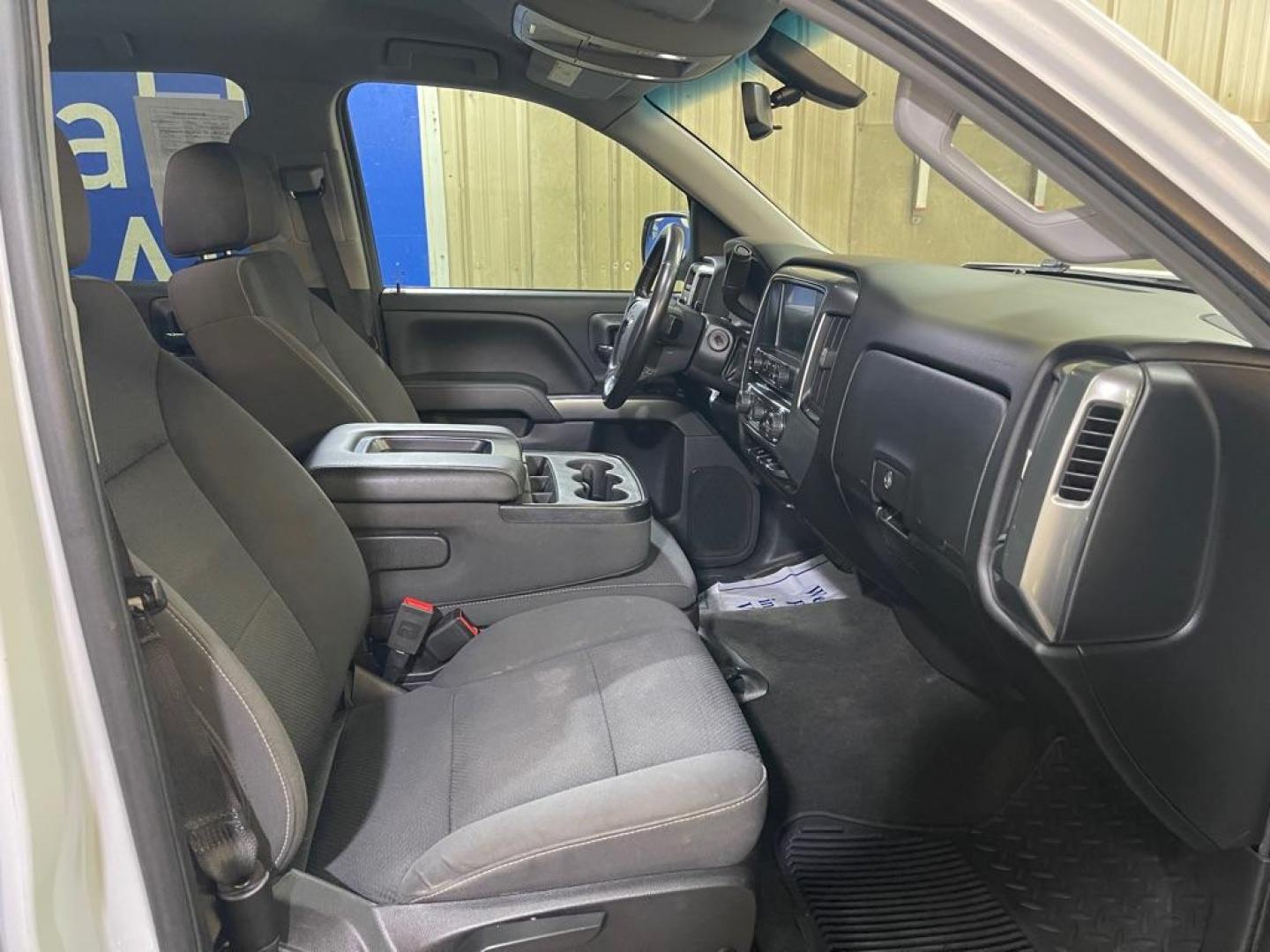 2018 WHITE CHEVROLET SILVERADO 1500 LT (3GCUKRERXJG) with an 5.3L engine, Automatic transmission, located at 2525 S. Cushman, Fairbanks, AK, 99701, (907) 452-5707, 64.824036, -147.712311 - Photo#3