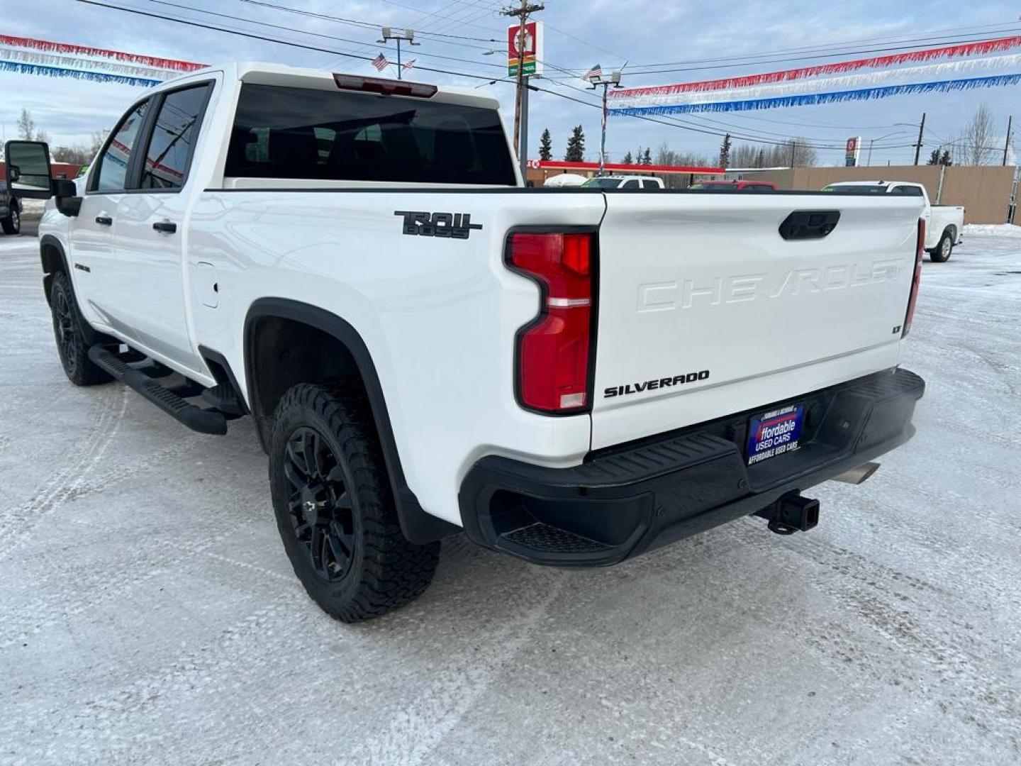 2026 WHITE CHEVROLET SILVERADO 2500 HEAVY DUTY LT (2GC1KNE75T1) with an 6.6L engine, Automatic transmission, located at 2525 S. Cushman, Fairbanks, AK, 99701, (907) 452-5707, 64.824036, -147.712311 - Photo#3
