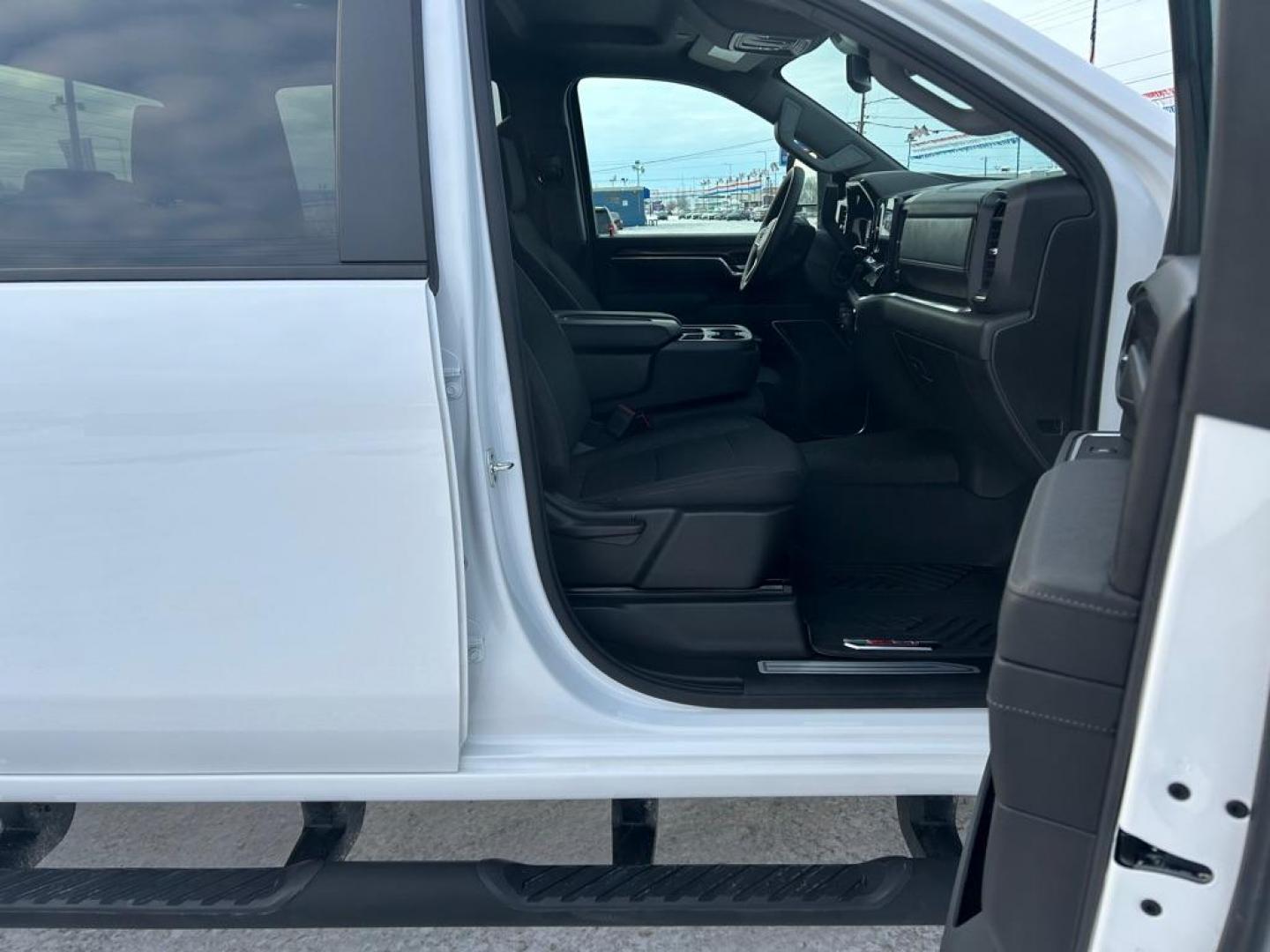 2026 WHITE CHEVROLET SILVERADO 2500 HEAVY DUTY LT (2GC1KNE75T1) with an 6.6L engine, Automatic transmission, located at 2525 S. Cushman, Fairbanks, AK, 99701, (907) 452-5707, 64.824036, -147.712311 - Photo#4
