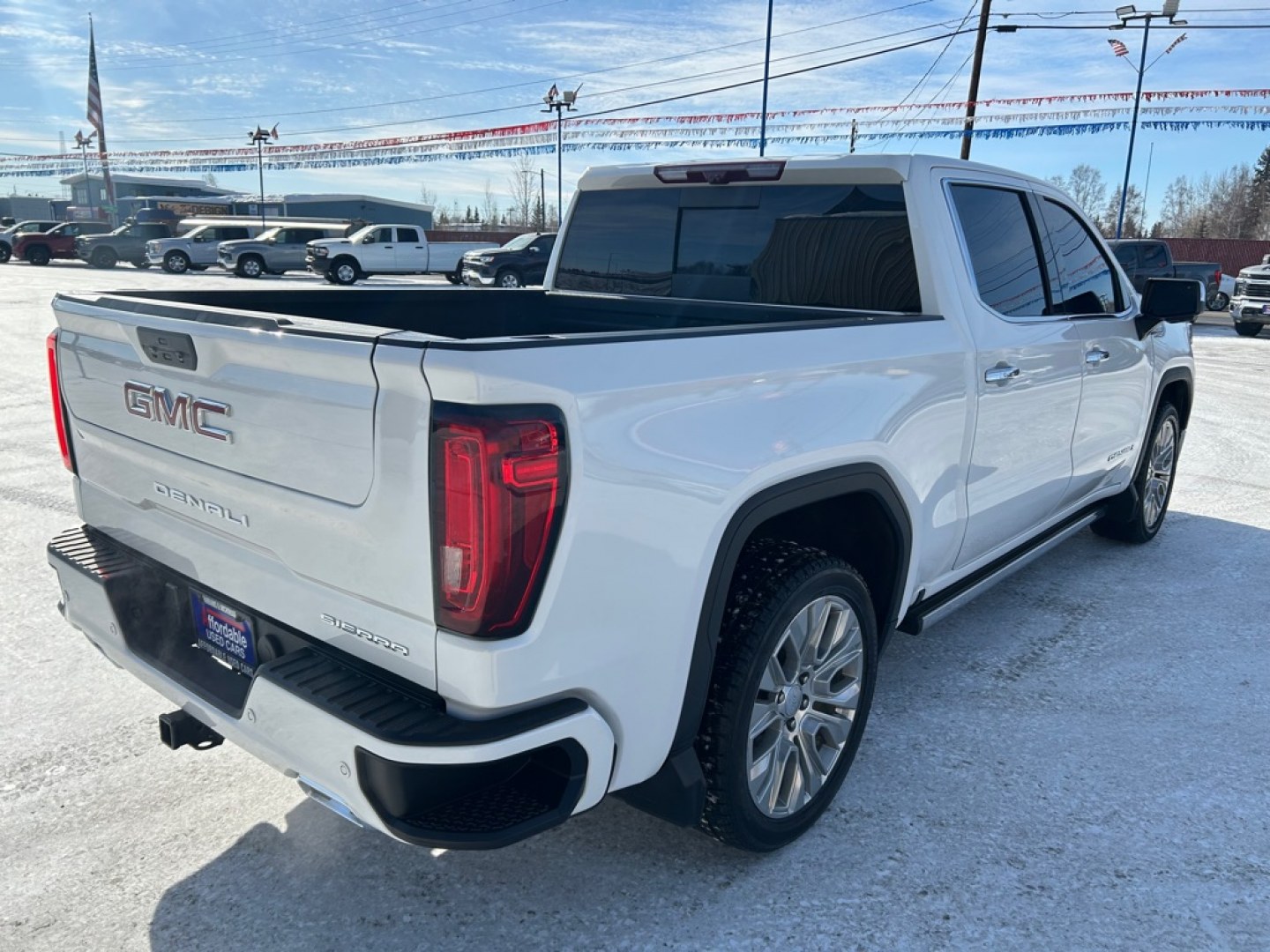 2020 WHITE GMC SIERRA DENALI 1500 DENALI (3GTU9FELXLG) with an 6.2L engine, Automatic transmission, located at 2525 S. Cushman, Fairbanks, AK, 99701, (907) 452-5707, 64.824036, -147.712311- Photo#2