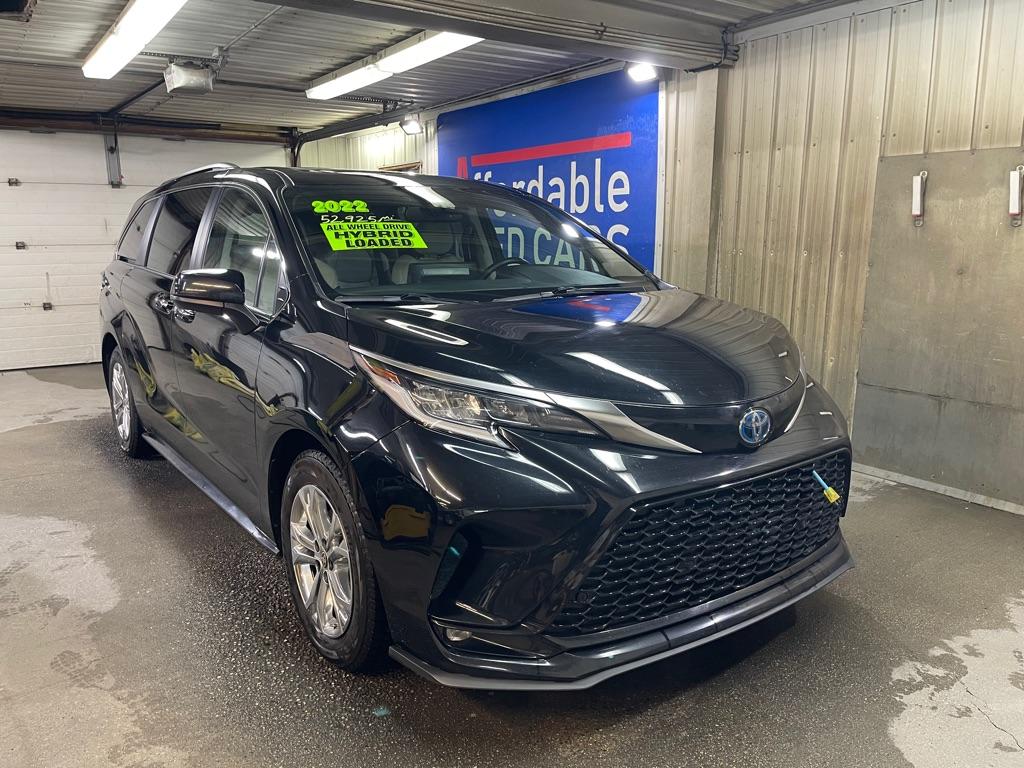 photo of 2022 TOYOTA SIENNA XSE