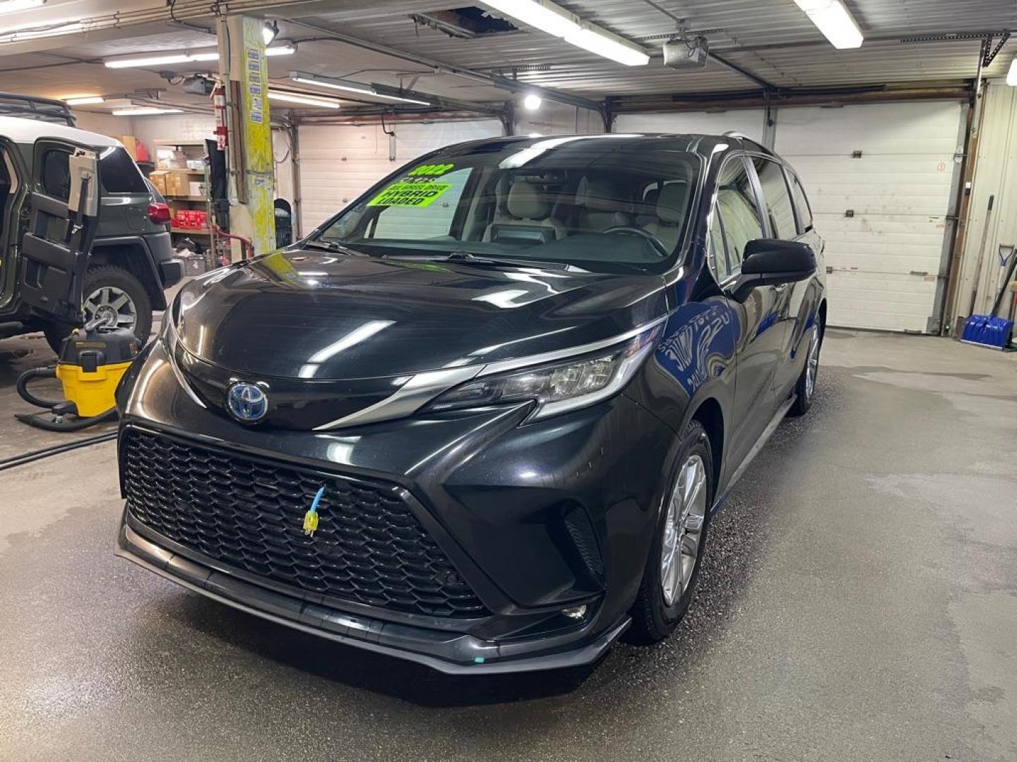 2022 BLACK TOYOTA SIENNA XSE AWD XSE (5TDDSKFC3NS) with an 2.5L engine, Continuously Variable transmission, located at 2525 S. Cushman, Fairbanks, AK, 99701, (907) 452-5707, 64.824036, -147.712311 - Photo#1
