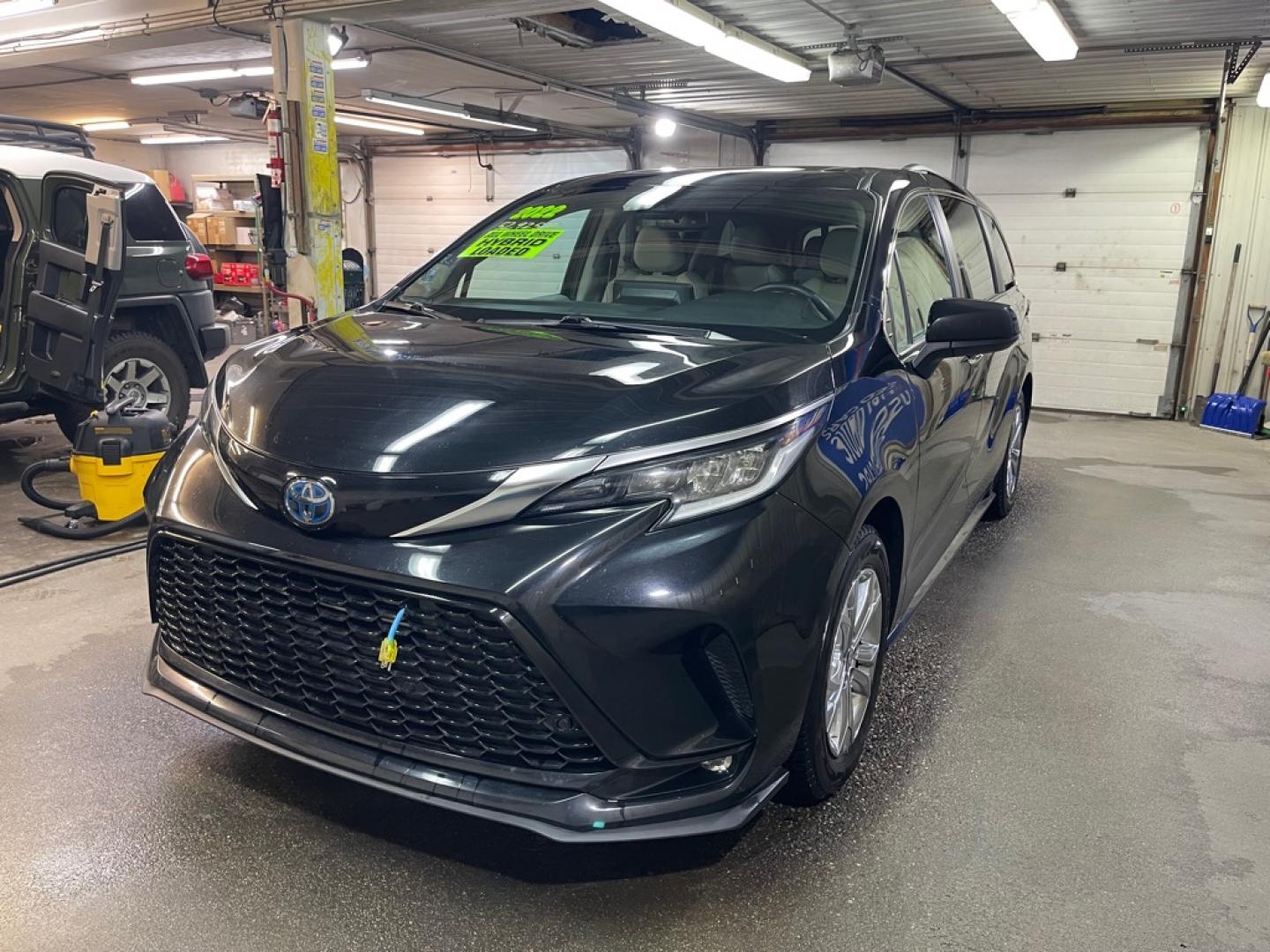 2022 BLACK TOYOTA SIENNA XSE AWD XSE (5TDDSKFC3NS) with an 2.5L engine, Continuously Variable transmission, located at 2525 S. Cushman, Fairbanks, AK, 99701, (907) 452-5707, 64.824036, -147.712311- Photo#1