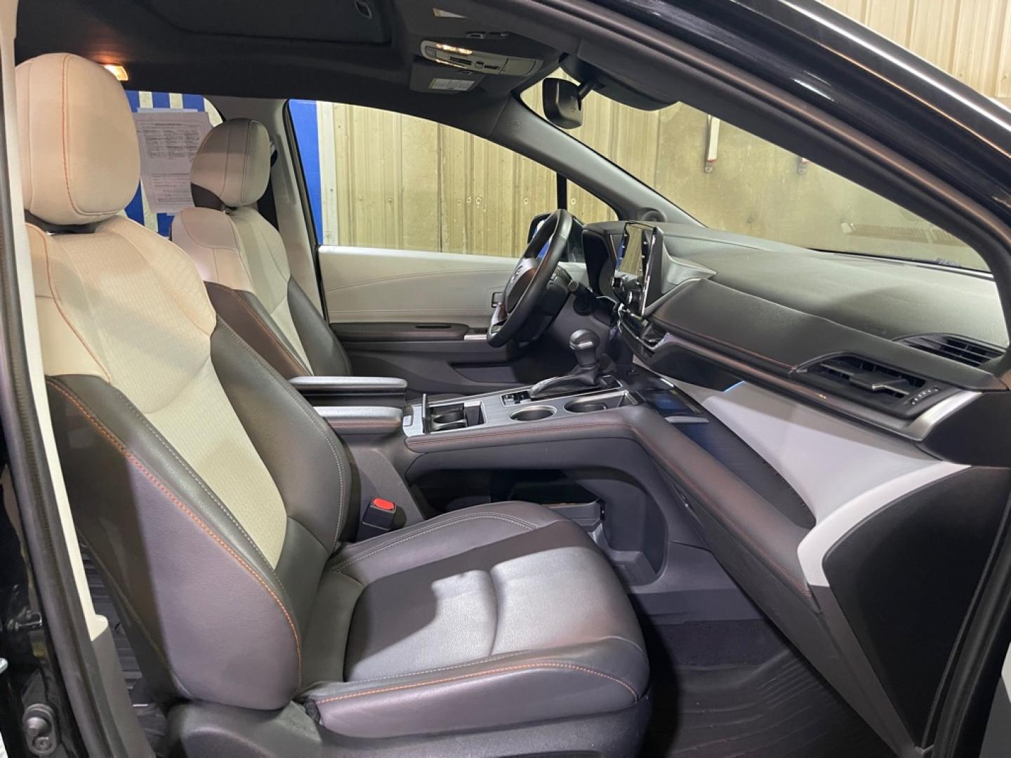 2022 BLACK TOYOTA SIENNA XSE AWD XSE (5TDDSKFC3NS) with an 2.5L engine, Continuously Variable transmission, located at 2525 S. Cushman, Fairbanks, AK, 99701, (907) 452-5707, 64.824036, -147.712311- Photo#3
