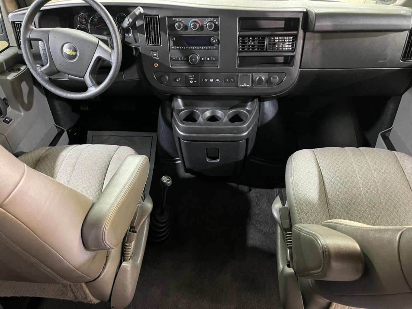 2020 WHITE CHEVROLET EXPRESS G3500 LT (1GAZGPFG9L1) with an 6.0L engine, Automatic transmission, located at 2525 S. Cushman, Fairbanks, AK, 99701, (907) 452-5707, 64.824036, -147.712311 - Photo#5