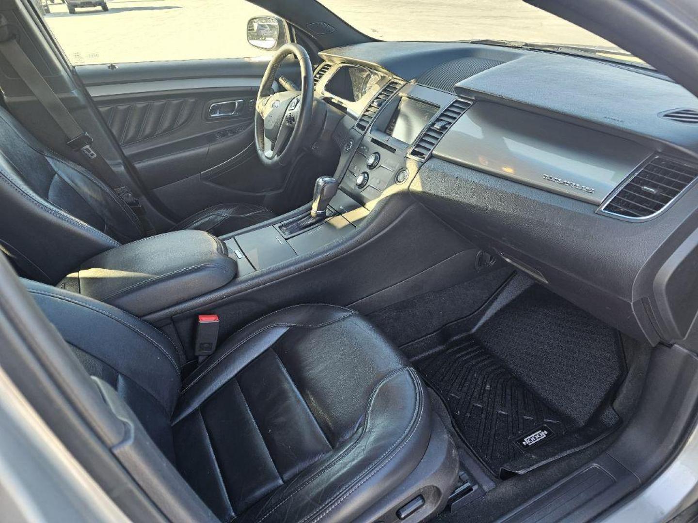 2015 SILVER FORD TAURUS SEL (1FAHP2H88FG) with an 3.5L engine, Automatic transmission, located at 2525 S. Cushman, Fairbanks, AK, 99701, (907) 452-5707, 64.824036, -147.712311 - Photo#4