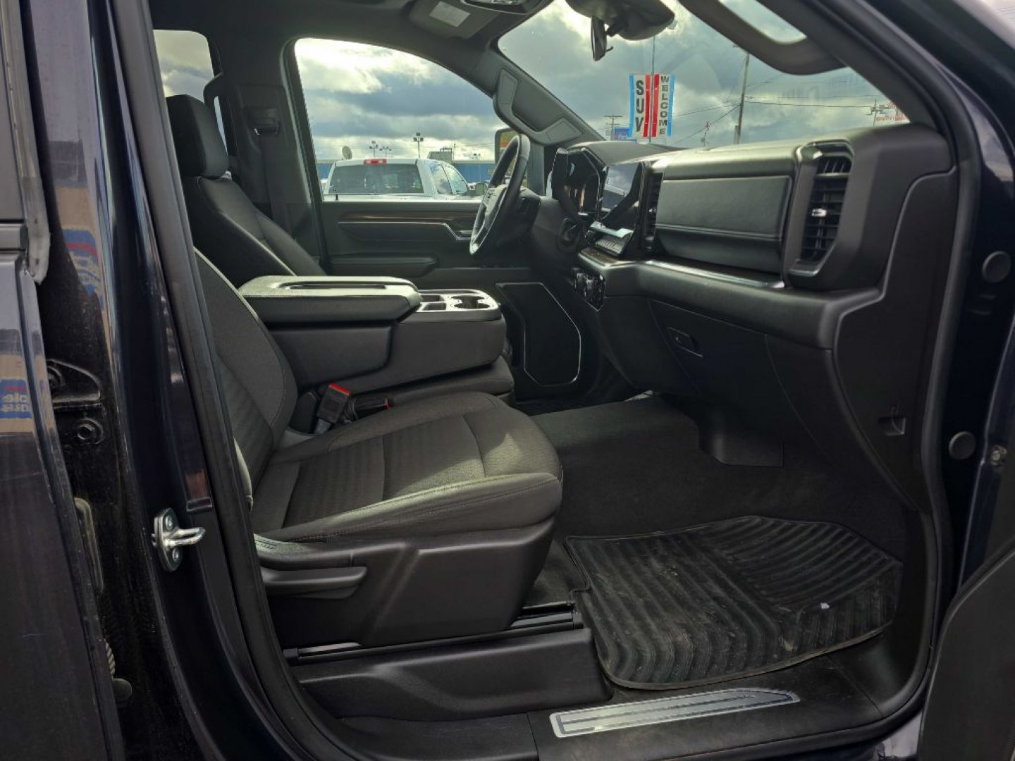 2024 BLUE CHEVROLET SILVERADO 3500 LT (1GC4YTEY6RF) with an 6.6L engine, Automatic transmission, located at 2525 S. Cushman, Fairbanks, AK, 99701, (907) 452-5707, 64.824036, -147.712311- Photo#2