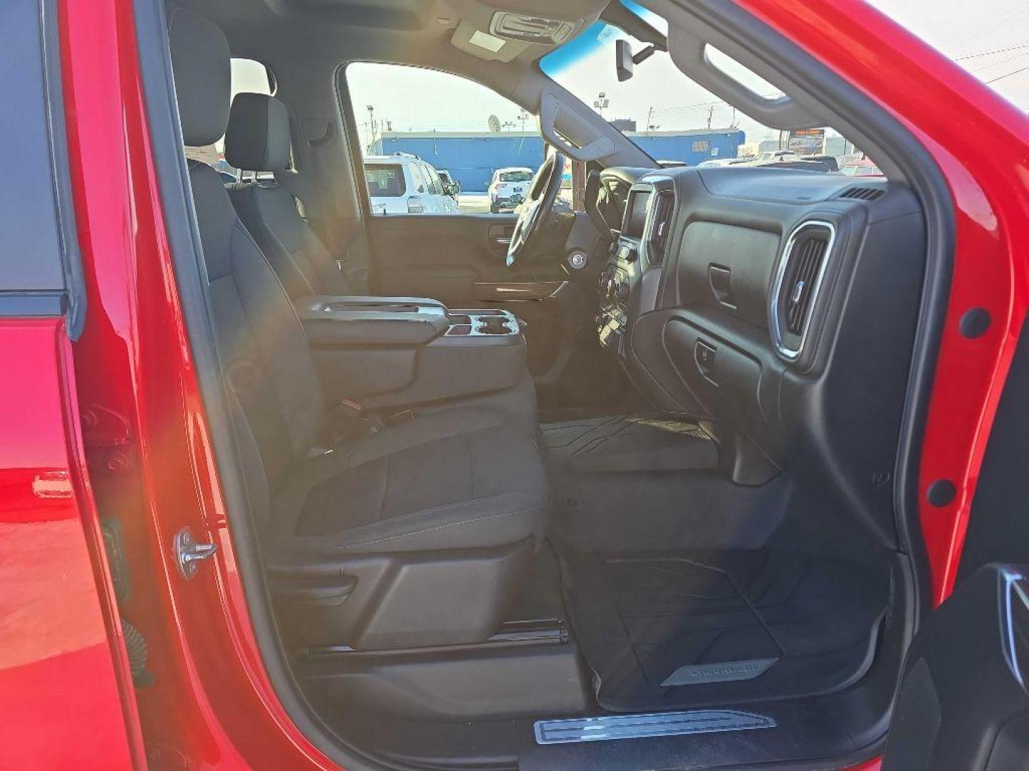 2021 RED CHEVROLET SILVERADO 2500 HEAVY DUTY LT (1GC4YNEY1MF) with an 6.6L engine, Automatic transmission, located at 2525 S. Cushman, Fairbanks, AK, 99701, (907) 452-5707, 64.824036, -147.712311 - Photo#4