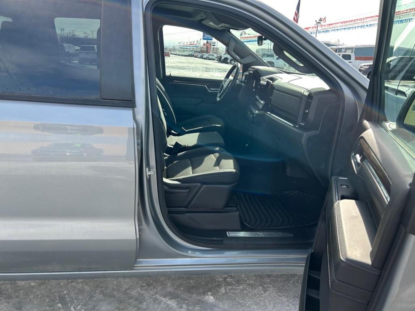 2023 SILVER CHEVROLET SILVERADO 1500 LT (1GCUDDED0PZ) with an 5.3L engine, Automatic transmission, located at 2525 S. Cushman, Fairbanks, AK, 99701, (907) 452-5707, 64.824036, -147.712311 - Photo#4