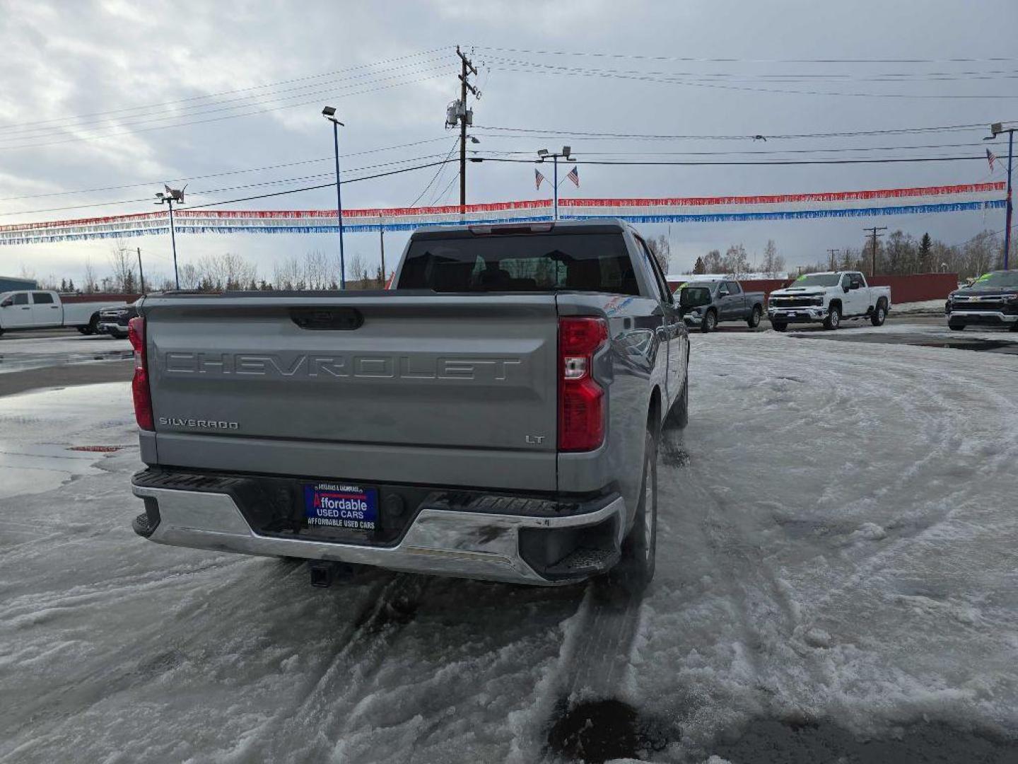 2023 SILVER CHEVROLET SILVERADO 1500 LT (1GCUDDED4PZ) with an 5.3L engine, Automatic transmission, located at 2525 S. Cushman, Fairbanks, AK, 99701, (907) 452-5707, 64.824036, -147.712311 - Photo#1