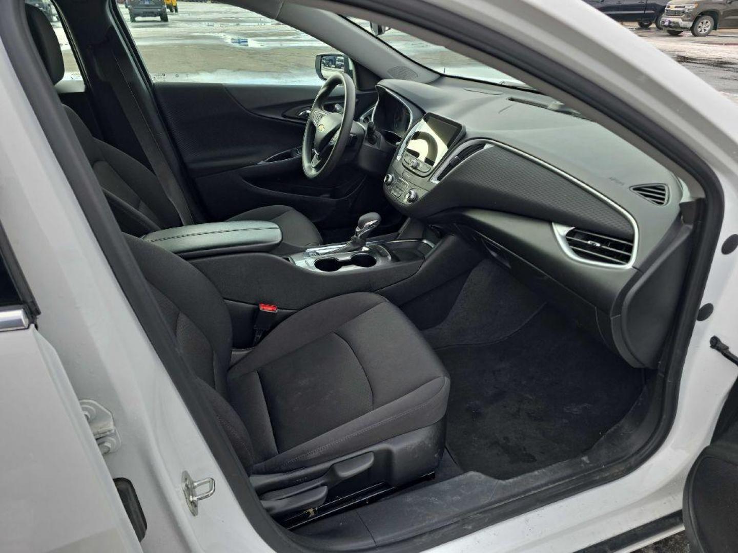 2023 WHITE CHEVROLET MALIBU LT (1G1ZD5ST6PF) with an 1.5L engine, Continuously Variable transmission, located at 2525 S. Cushman, Fairbanks, AK, 99701, (907) 452-5707, 64.824036, -147.712311 - Photo#4