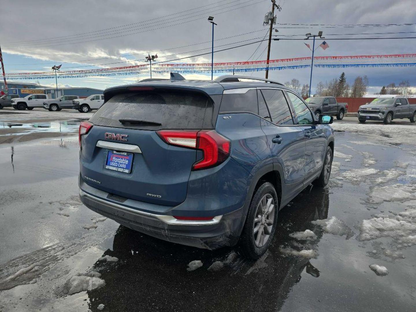2024 BLUE GMC TERRAIN SLT (3GKALVEGXRL) with an 1.5L engine, Automatic transmission, located at 2525 S. Cushman, Fairbanks, AK, 99701, (907) 452-5707, 64.824036, -147.712311 - Photo#3