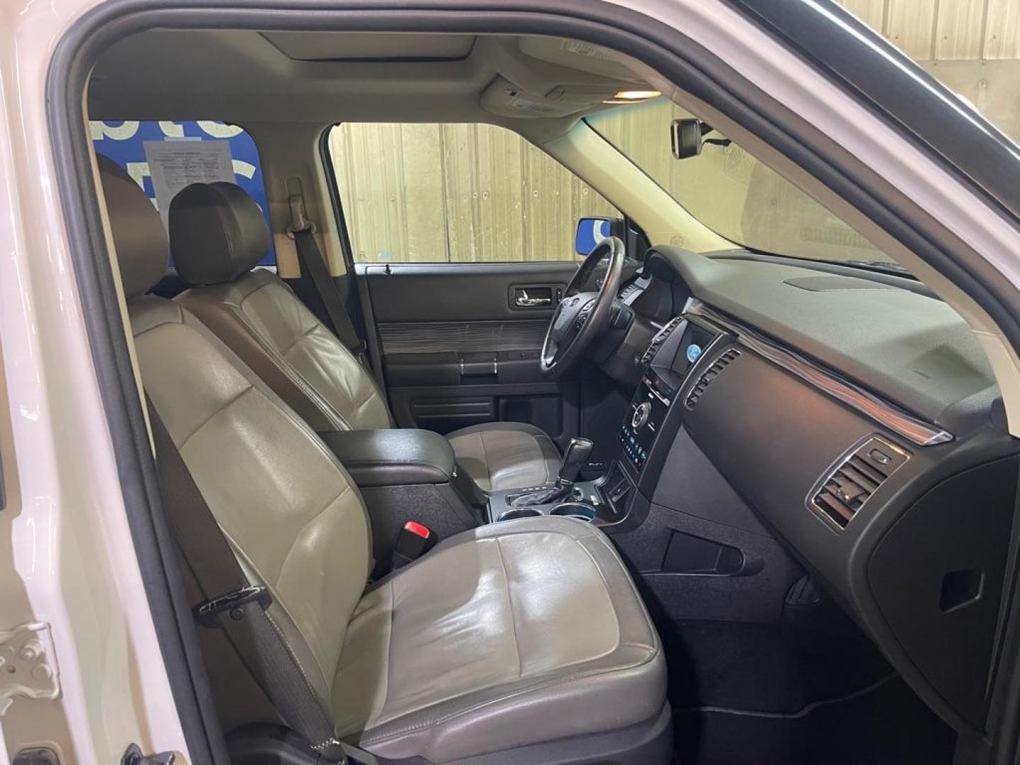 2017 WHITE FORD FLEX LIMITED (2FMHK6DT9HB) with an 3.5L engine, Automatic transmission, located at 2525 S. Cushman, Fairbanks, AK, 99701, (907) 452-5707, 64.824036, -147.712311 - Photo#3