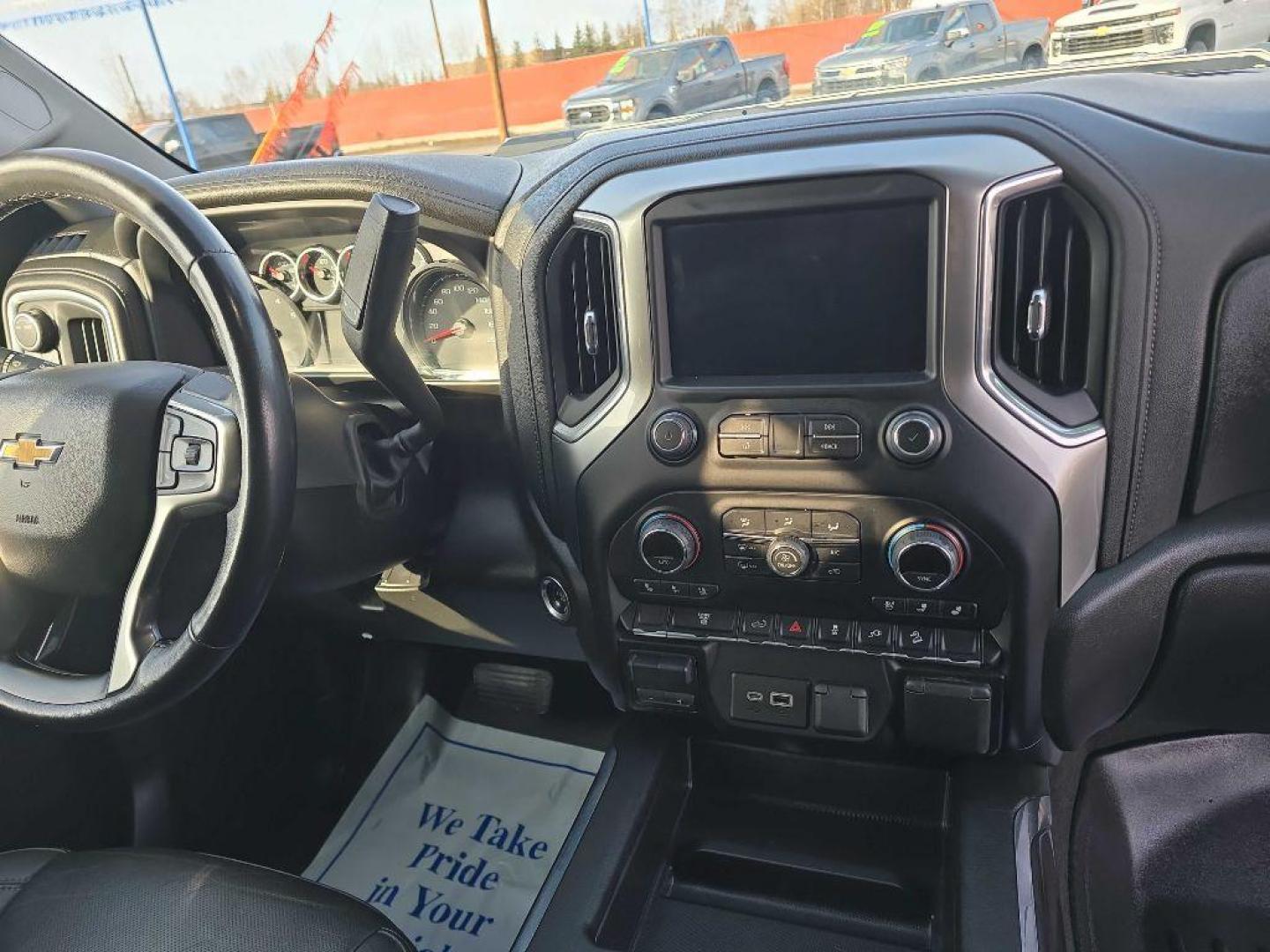 2021 WHITE CHEVROLET SILVERADO 2500 HEAVY DUTY LTZ (1GC4YPEY8MF) with an 6.6L engine, Automatic transmission, located at 2525 S. Cushman, Fairbanks, AK, 99701, (907) 452-5707, 64.824036, -147.712311 - Photo#3