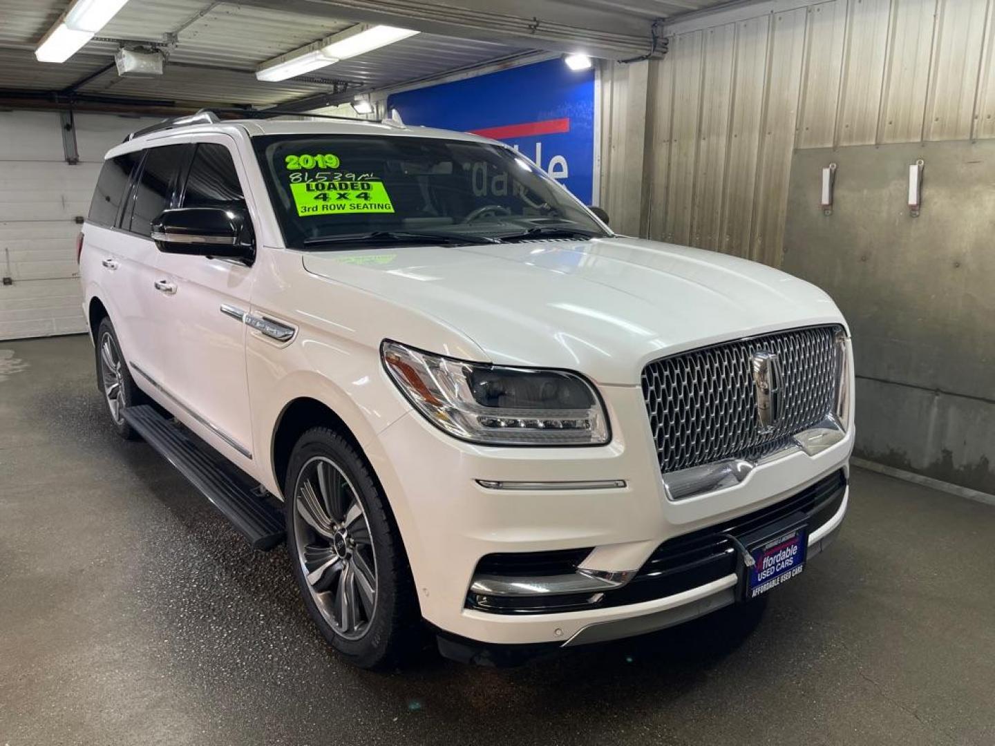 2019 WHITE LINCOLN NAVIGATOR RESERVE (5LMJJ2LTXKE) with an 3.5L engine, Automatic transmission, located at 2525 S. Cushman, Fairbanks, AK, 99701, (907) 452-5707, 64.824036, -147.712311 - Photo#0