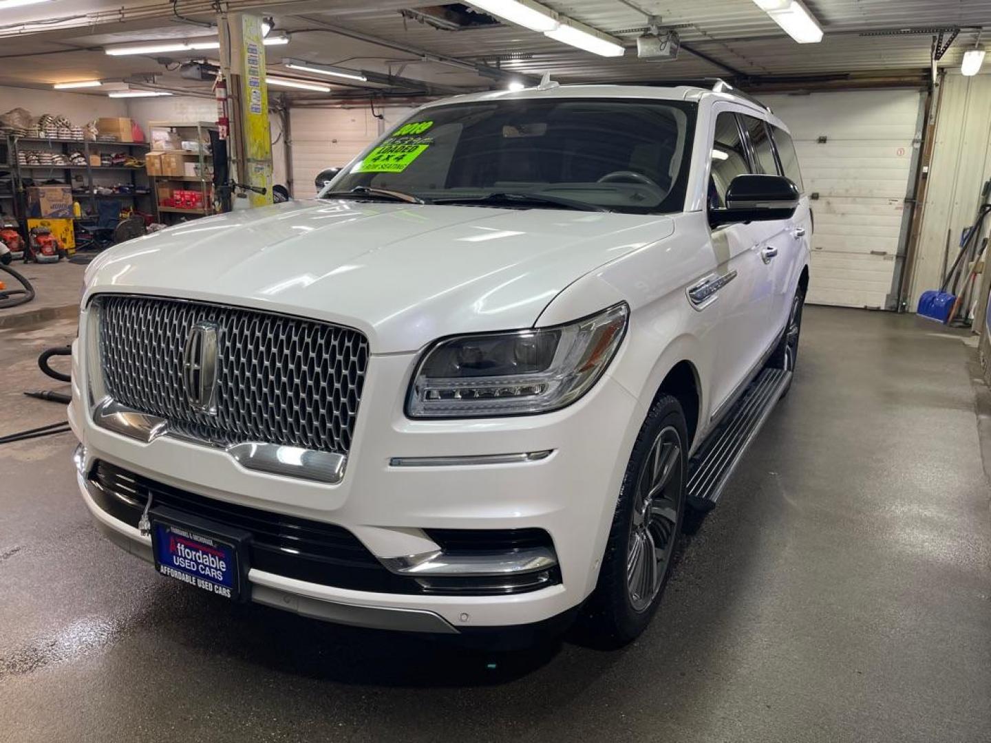 2019 WHITE LINCOLN NAVIGATOR RESERVE (5LMJJ2LTXKE) with an 3.5L engine, Automatic transmission, located at 2525 S. Cushman, Fairbanks, AK, 99701, (907) 452-5707, 64.824036, -147.712311 - Photo#1