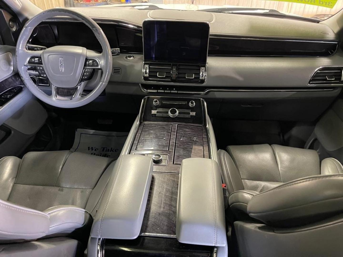 2019 WHITE LINCOLN NAVIGATOR RESERVE (5LMJJ2LTXKE) with an 3.5L engine, Automatic transmission, located at 2525 S. Cushman, Fairbanks, AK, 99701, (907) 452-5707, 64.824036, -147.712311 - Photo#5