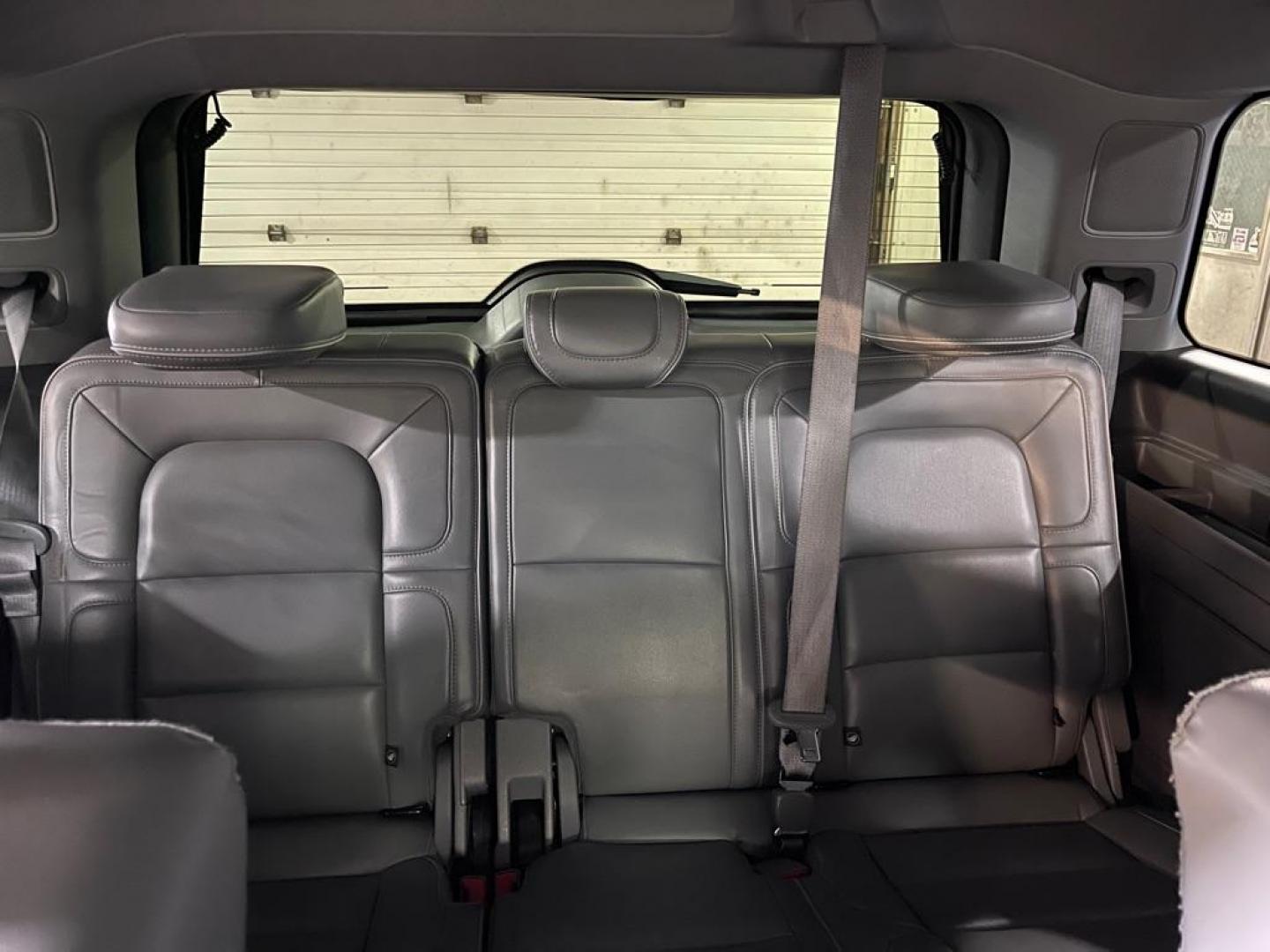 2019 WHITE LINCOLN NAVIGATOR RESERVE (5LMJJ2LTXKE) with an 3.5L engine, Automatic transmission, located at 2525 S. Cushman, Fairbanks, AK, 99701, (907) 452-5707, 64.824036, -147.712311 - Photo#6