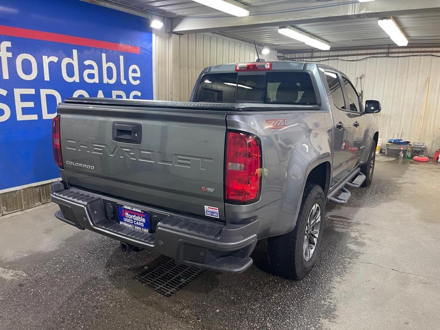 2022 GREY CHEVROLET COLORADO Z71 (1GCGSDEN9N1) with an 3.6L engine, Automatic transmission, located at 2525 S. Cushman, Fairbanks, AK, 99701, (907) 452-5707, 64.824036, -147.712311 - Photo#2