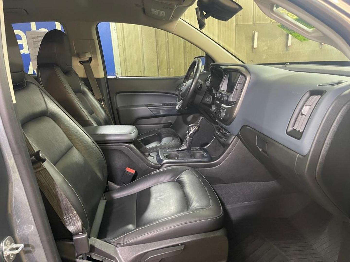 2022 GREY CHEVROLET COLORADO Z71 (1GCGSDEN9N1) with an 3.6L engine, Automatic transmission, located at 2525 S. Cushman, Fairbanks, AK, 99701, (907) 452-5707, 64.824036, -147.712311 - Photo#3