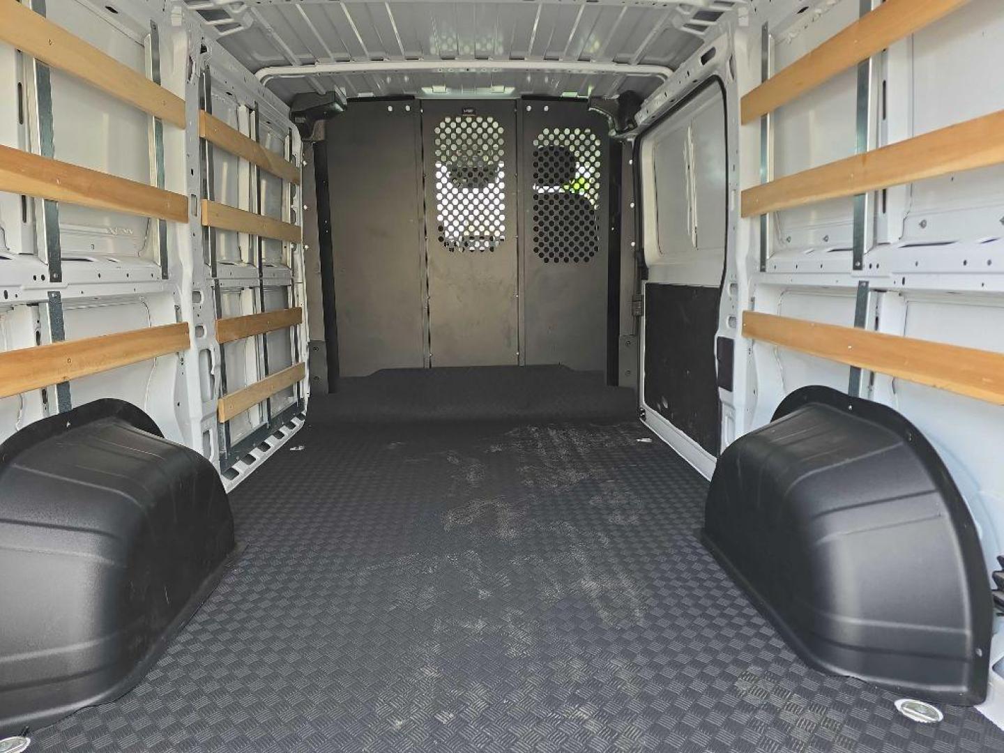 2025 WHITE RAM PROMASTER 2500 2500 STANDARD (3C6LRVVG4SE) with an 3.6L engine, Automatic transmission, located at 2525 S. Cushman, Fairbanks, AK, 99701, (907) 452-5707, 64.824036, -147.712311 - Photo#2