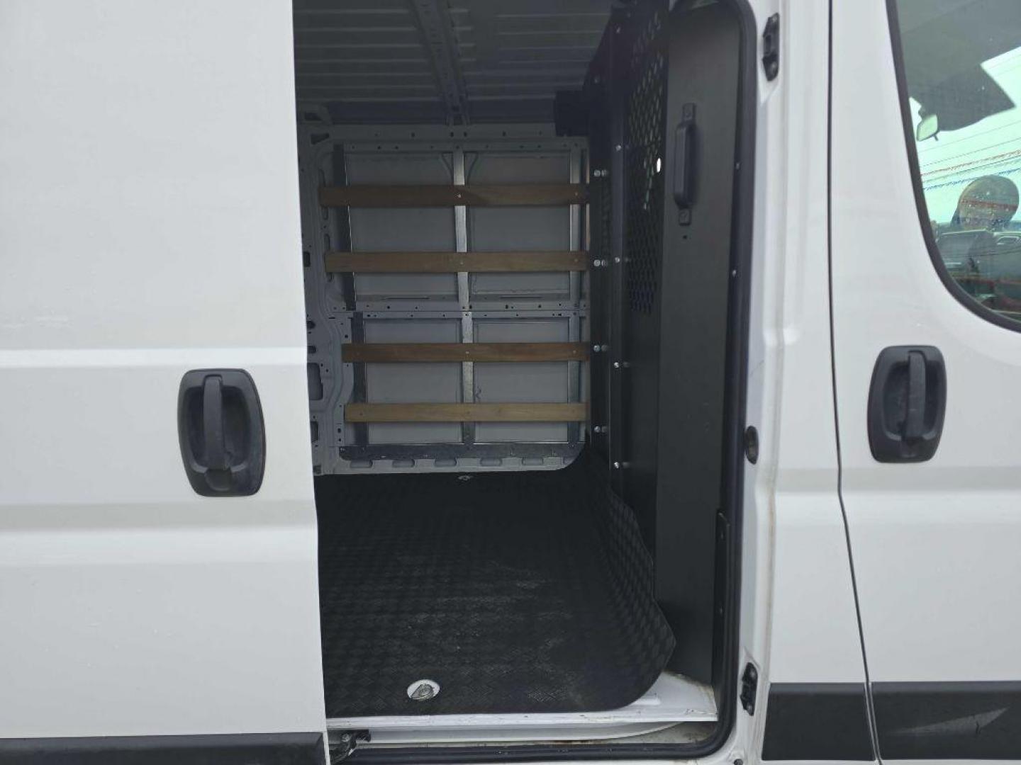 2025 WHITE RAM PROMASTER 2500 2500 STANDARD (3C6LRVVG4SE) with an 3.6L engine, Automatic transmission, located at 2525 S. Cushman, Fairbanks, AK, 99701, (907) 452-5707, 64.824036, -147.712311 - Photo#3