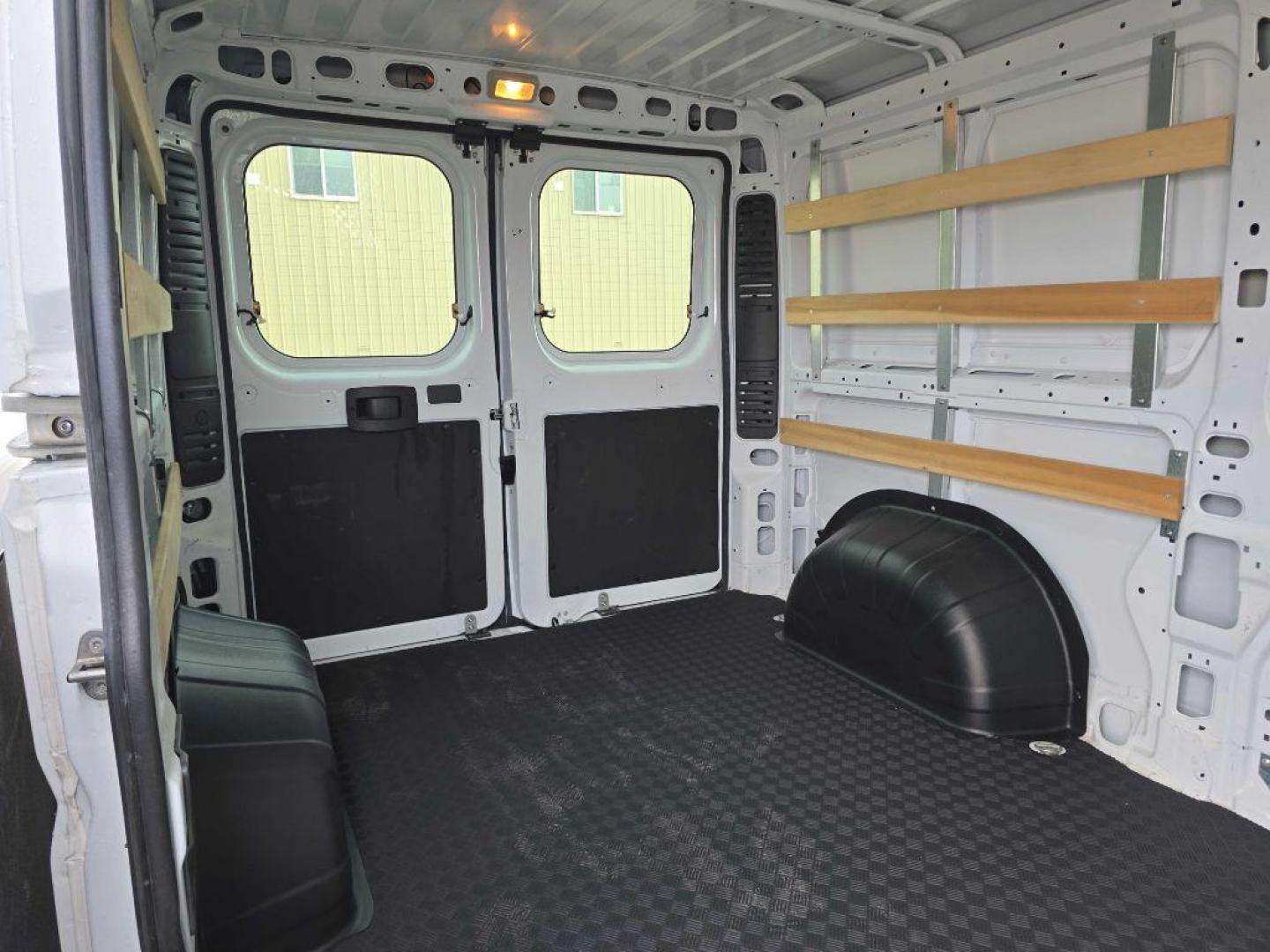 2025 WHITE RAM PROMASTER 2500 2500 STANDARD (3C6LRVVG4SE) with an 3.6L engine, Automatic transmission, located at 2525 S. Cushman, Fairbanks, AK, 99701, (907) 452-5707, 64.824036, -147.712311 - Photo#4