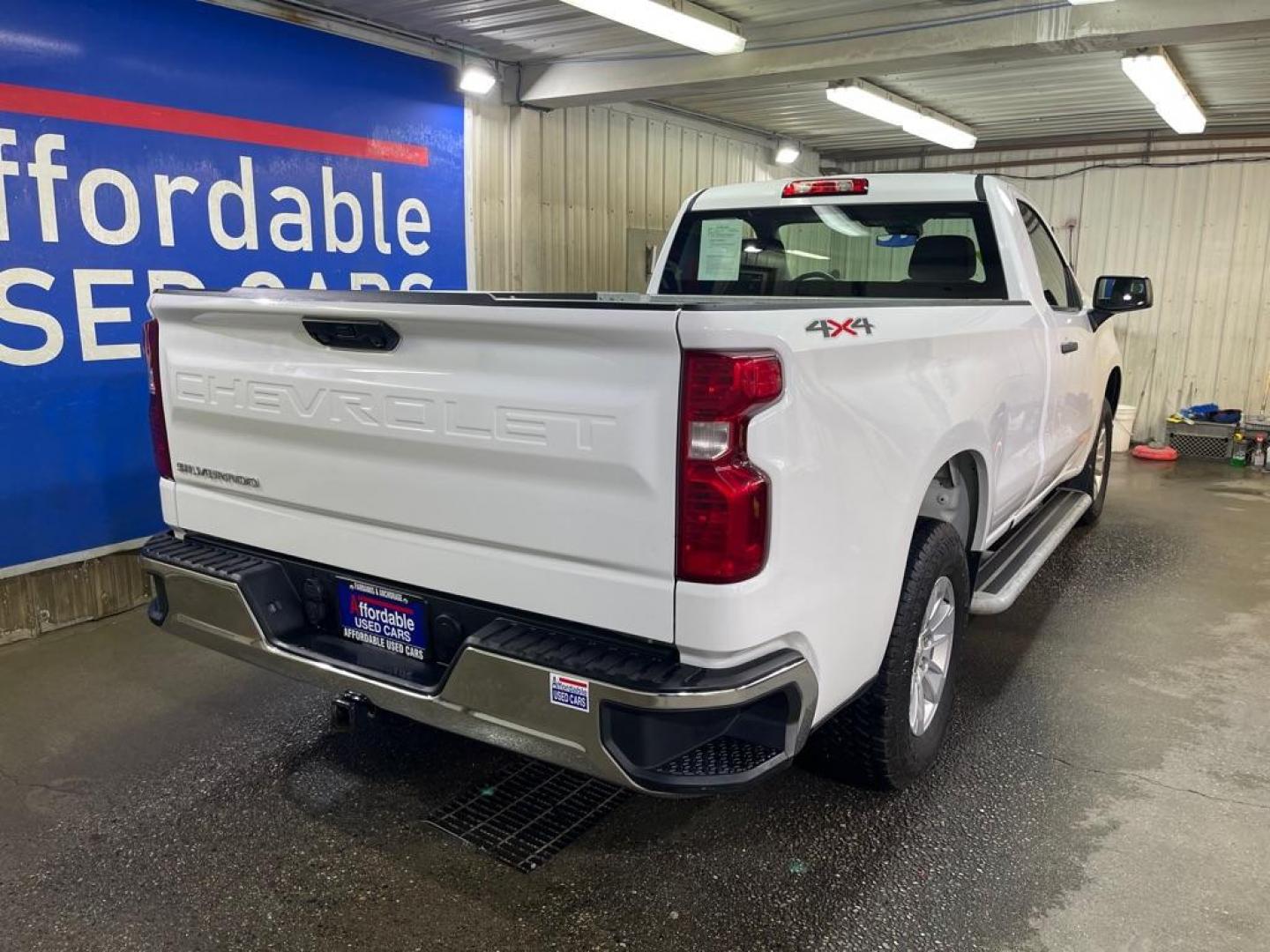 2024 WHITE CHEVROLET SILVERADO 1500 (3GCNDAED0RG) with an 5.3L engine, Automatic transmission, located at 2525 S. Cushman, Fairbanks, AK, 99701, (907) 452-5707, 64.824036, -147.712311 - Photo#2