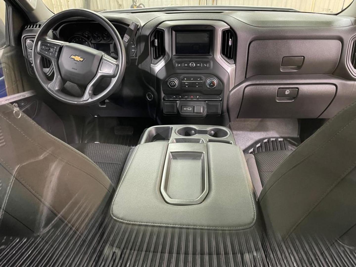 2024 WHITE CHEVROLET SILVERADO 1500 (3GCNDAED0RG) with an 5.3L engine, Automatic transmission, located at 2525 S. Cushman, Fairbanks, AK, 99701, (907) 452-5707, 64.824036, -147.712311 - Photo#4