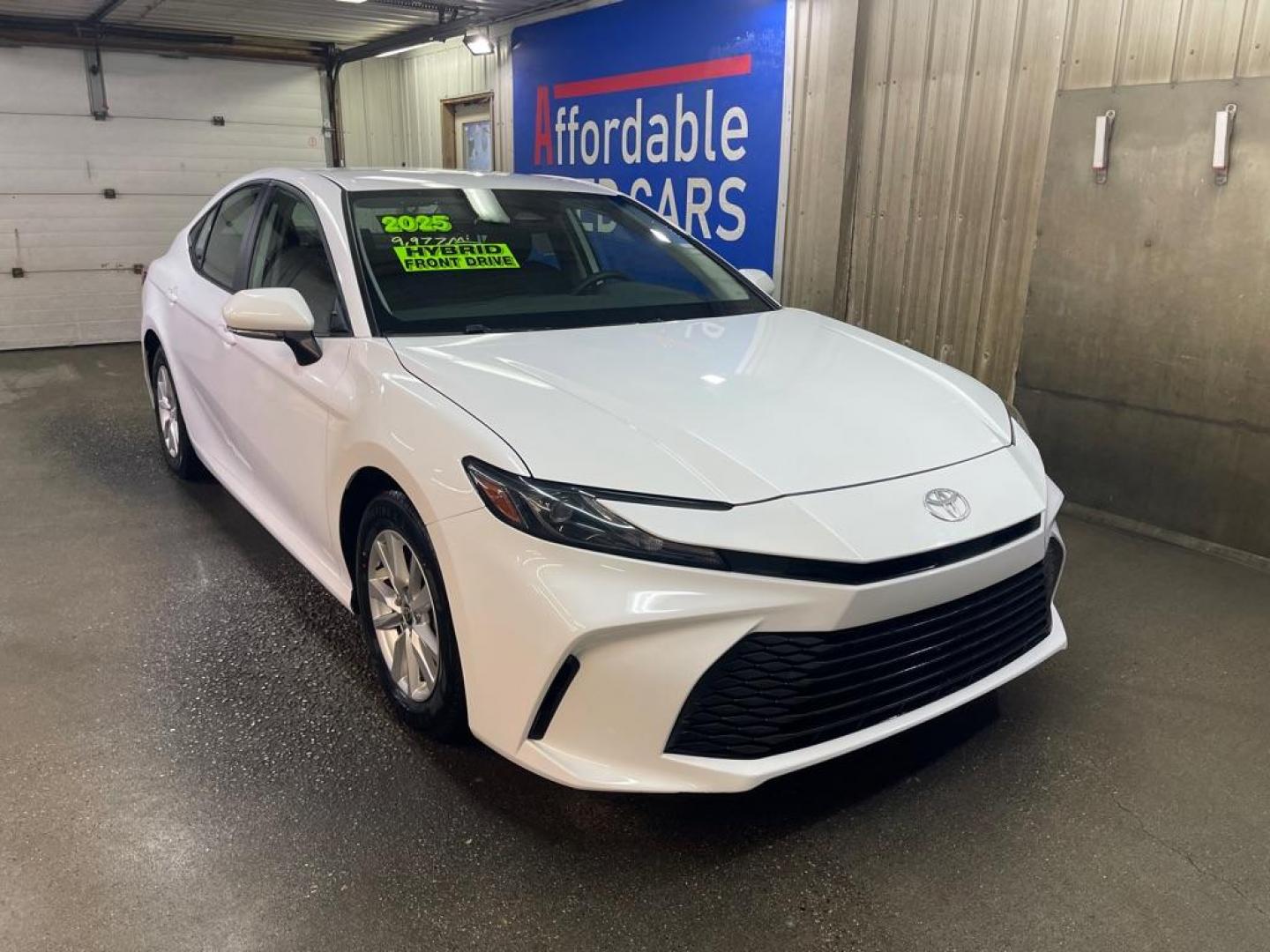 2025 WHITE TOYOTA CAMRY XSE (4T1DAACK2SU) with an 2.5L engine, Continuously Variable transmission, located at 2525 S. Cushman, Fairbanks, AK, 99701, (907) 452-5707, 64.824036, -147.712311 - Photo#0