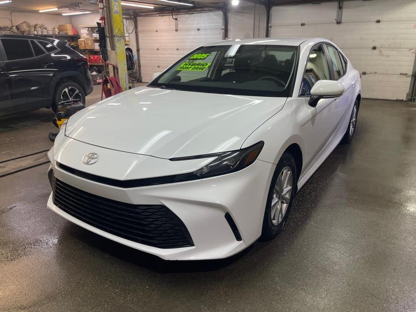2025 WHITE TOYOTA CAMRY XSE (4T1DAACK2SU) with an 2.5L engine, Continuously Variable transmission, located at 2525 S. Cushman, Fairbanks, AK, 99701, (907) 452-5707, 64.824036, -147.712311 - Photo#1