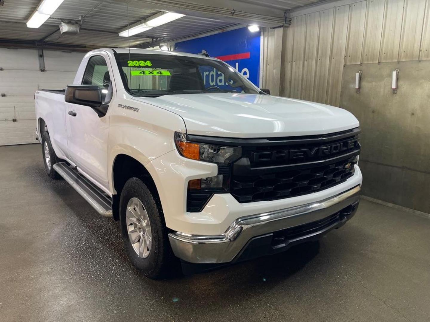 2024 WHITE CHEVROLET SILVERADO 1500 Truck (3GCNDAED4RG) with an 5.3L engine, Automatic transmission, located at 2525 S. Cushman, Fairbanks, AK, 99701, (907) 452-5707, 64.824036, -147.712311 - Photo#0