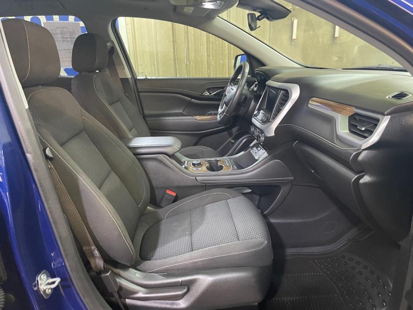 2023 BLUE GMC ACADIA SLE (1GKKNRL42PZ) with an 2.0L engine, Automatic transmission, located at 2525 S. Cushman, Fairbanks, AK, 99701, (907) 452-5707, 64.824036, -147.712311 - Photo#3