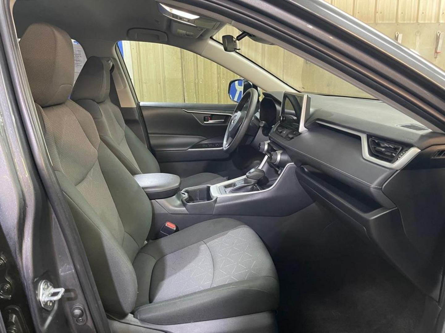 2025 GRAY TOYOTA RAV4 XLE (2T3P1RFVXSW) with an 2.5L engine, Automatic transmission, located at 2525 S. Cushman, Fairbanks, AK, 99701, (907) 452-5707, 64.824036, -147.712311 - Photo#3