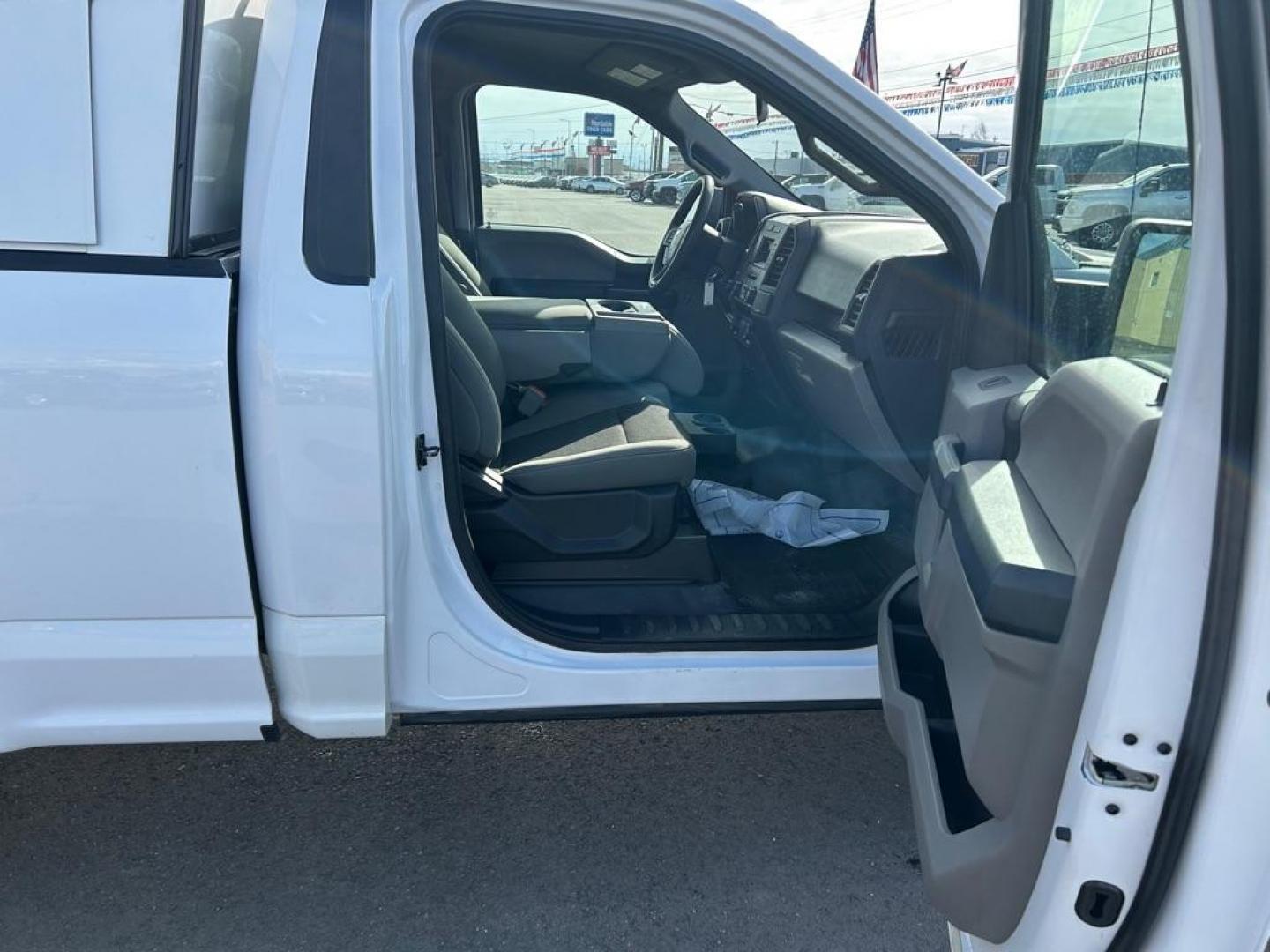 2018 WHITE FORD F150 XL (1FTMF1EB6JK) with an 3.3L engine, Automatic transmission, located at 2525 S. Cushman, Fairbanks, AK, 99701, (907) 452-5707, 64.824036, -147.712311 - Photo#4