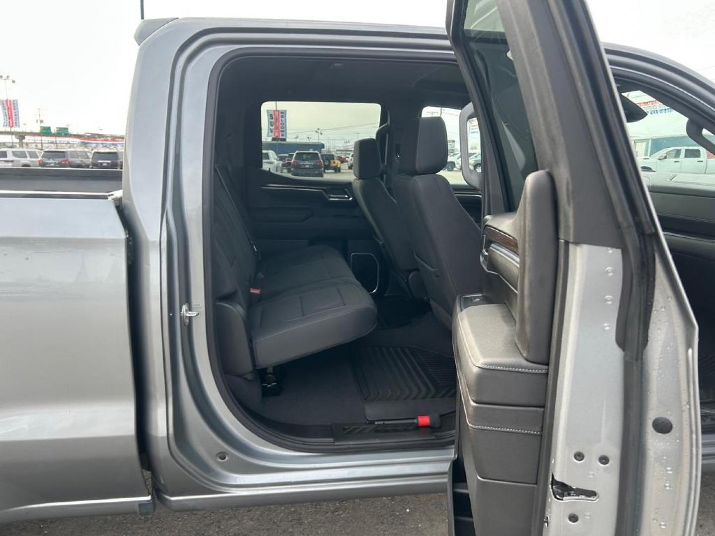 2023 SILVER CHEVROLET SILVERADO 1500 LT (1GCUDDED7PZ) with an 5.3L engine, Automatic transmission, located at 2525 S. Cushman, Fairbanks, AK, 99701, (907) 452-5707, 64.824036, -147.712311 - Photo#5